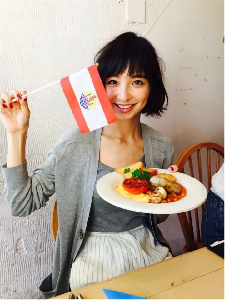 【オフショット】篠田麻里子の優雅な朝ごはん♪_1