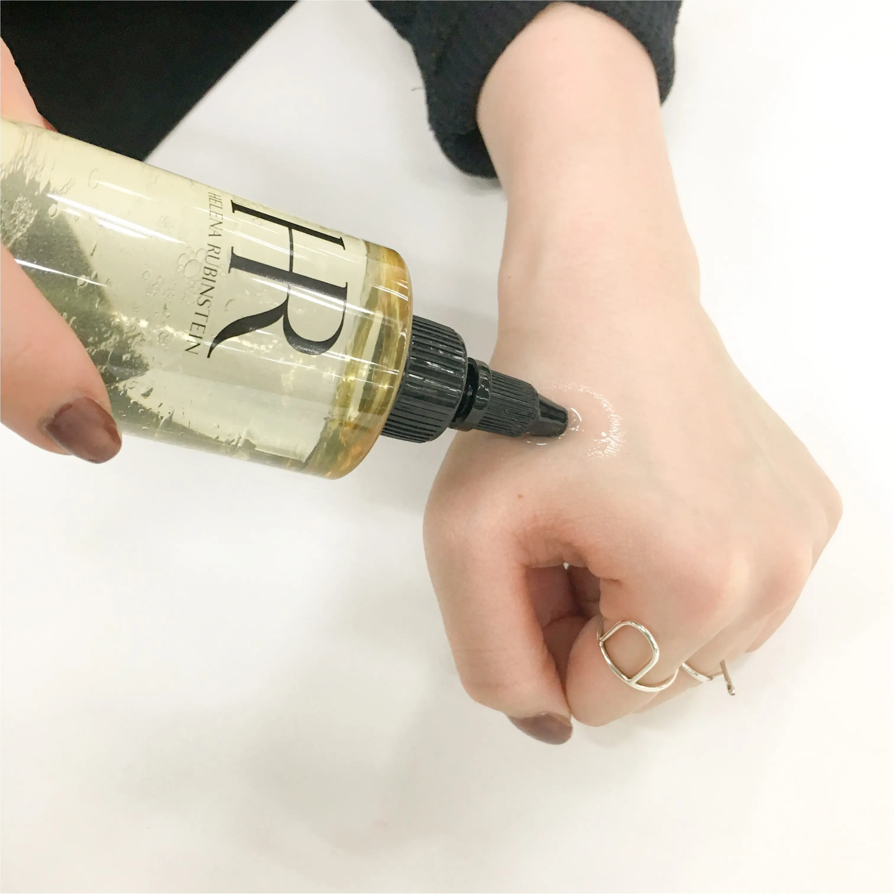 自宅にいながら美容サロンでの施術後のような肌が手に入る!? 『ヘレナ ルビンスタイン』初のプレ化粧水がすごすぎる件。_3