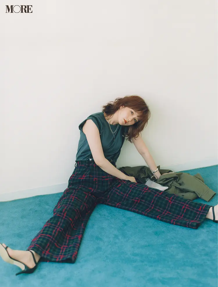 本田翼が秋の流行を着る! スタイリスト・石上美津江さんイチ押しのトレンドはチェック柄&アニマル柄_2