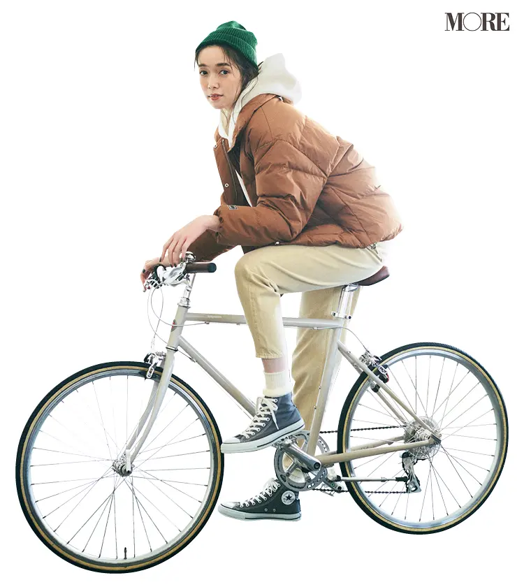 自転車に乗るときはダウンをパーカーの上にはおる