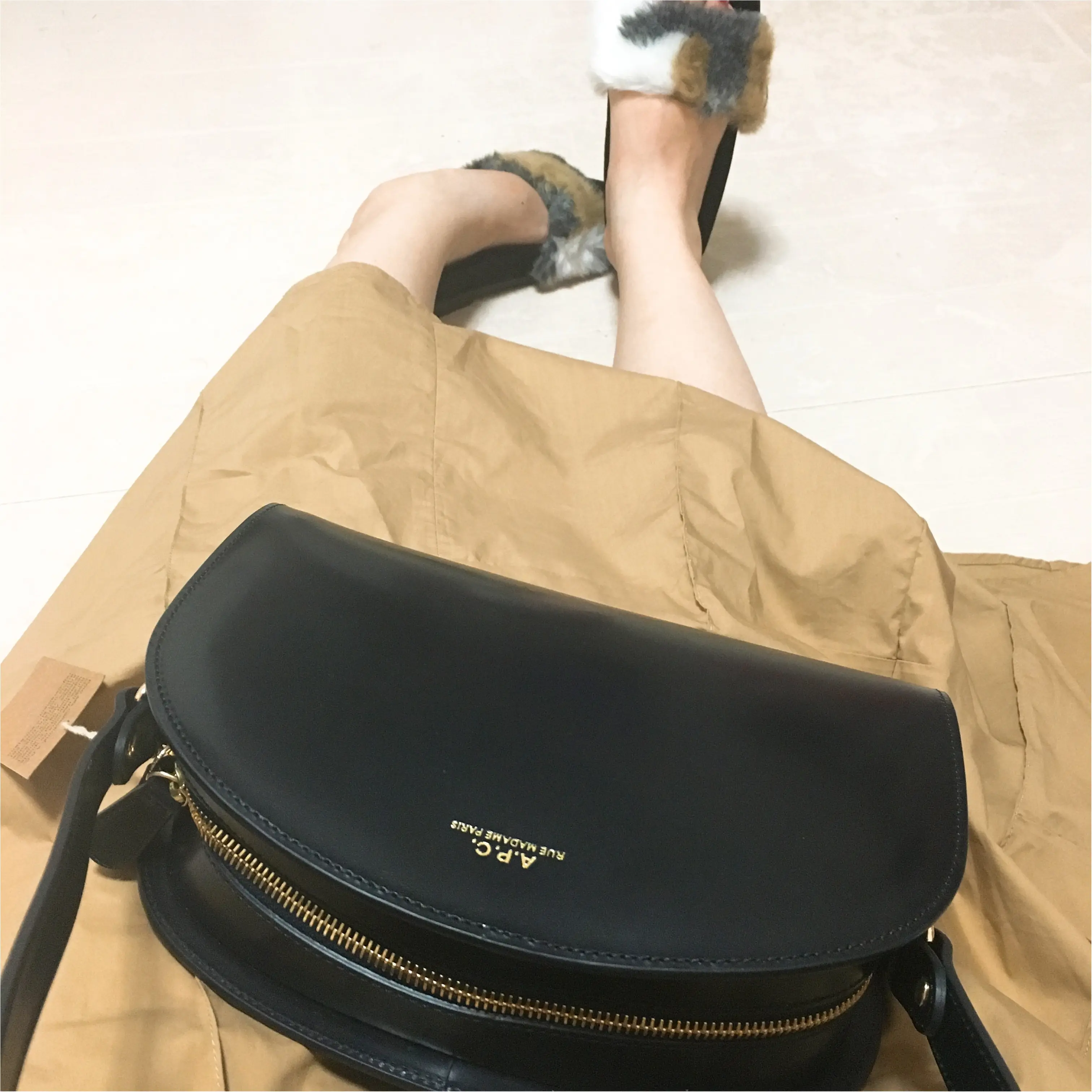 《30歳までに買い揃えたい世界の名品》いい女の必須アイテム!憧れのA.P.C.の"ハーフムーン"♡ _2