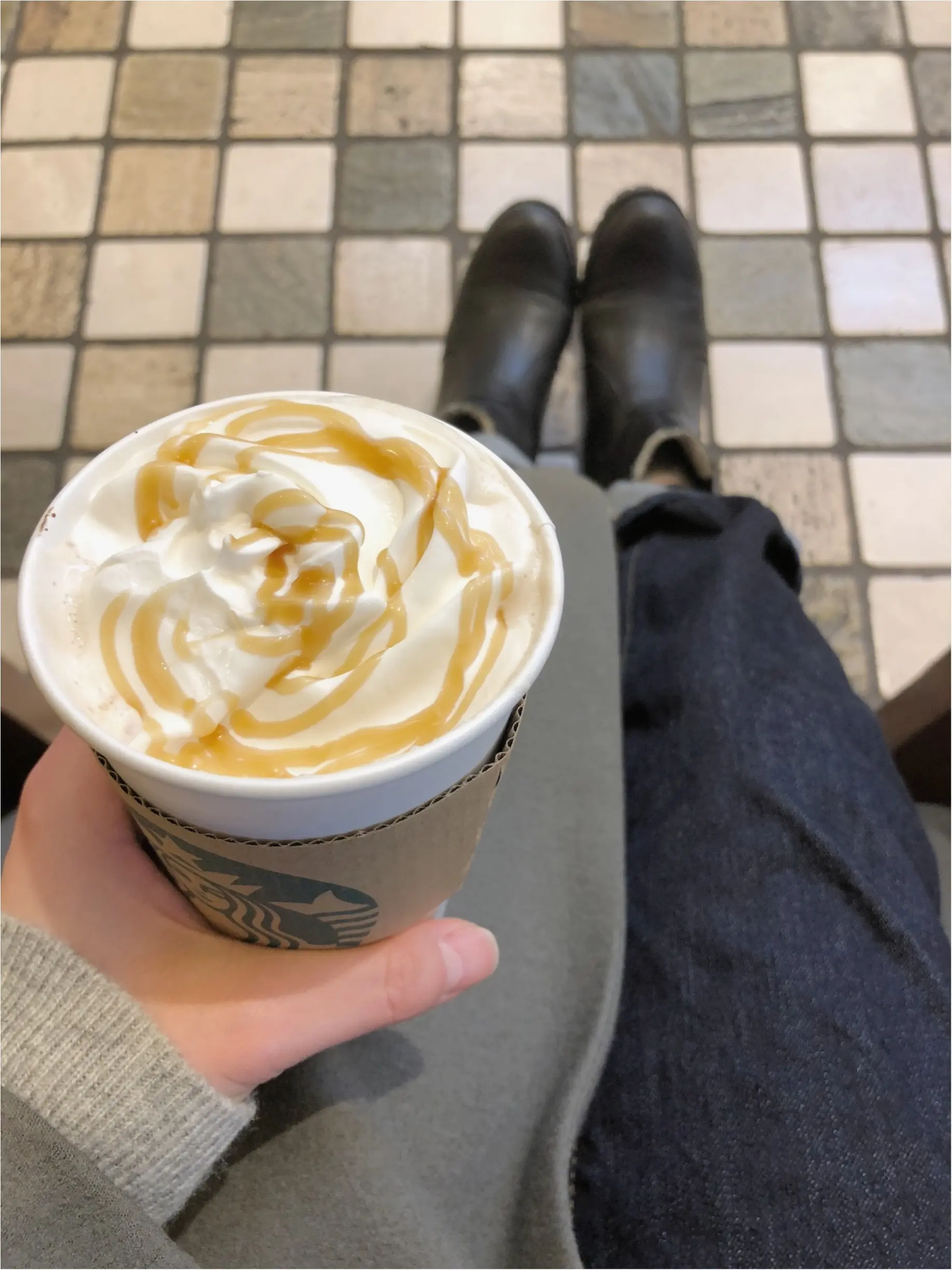 《スタバ》仕事終わりにホッと一息。糖分補給には、無料カスタマイズできるコレがおすすめ!_2