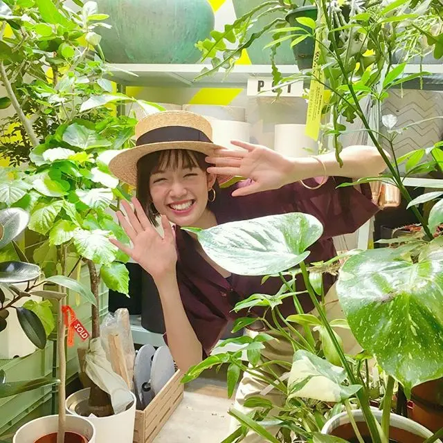 【佐藤栞里の撮影オフショット】着回し企画の撮影で、都内の行ってみたいおしゃスポットを回って来ました!_4