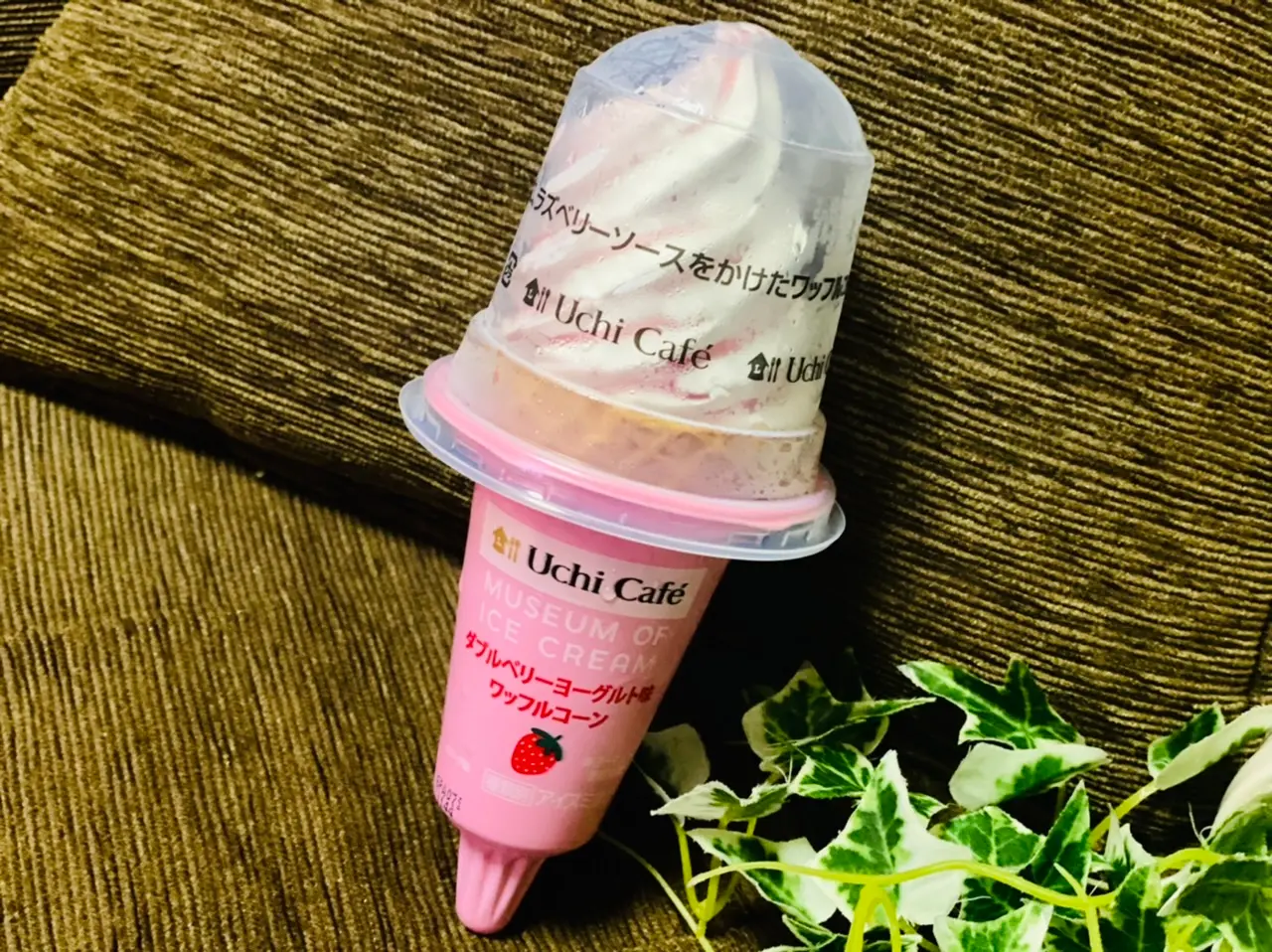 【ローソン新作】可愛いの極み♡MOICコラボ《ダブルベリーヨーグルト味ワッフルコーン》_1