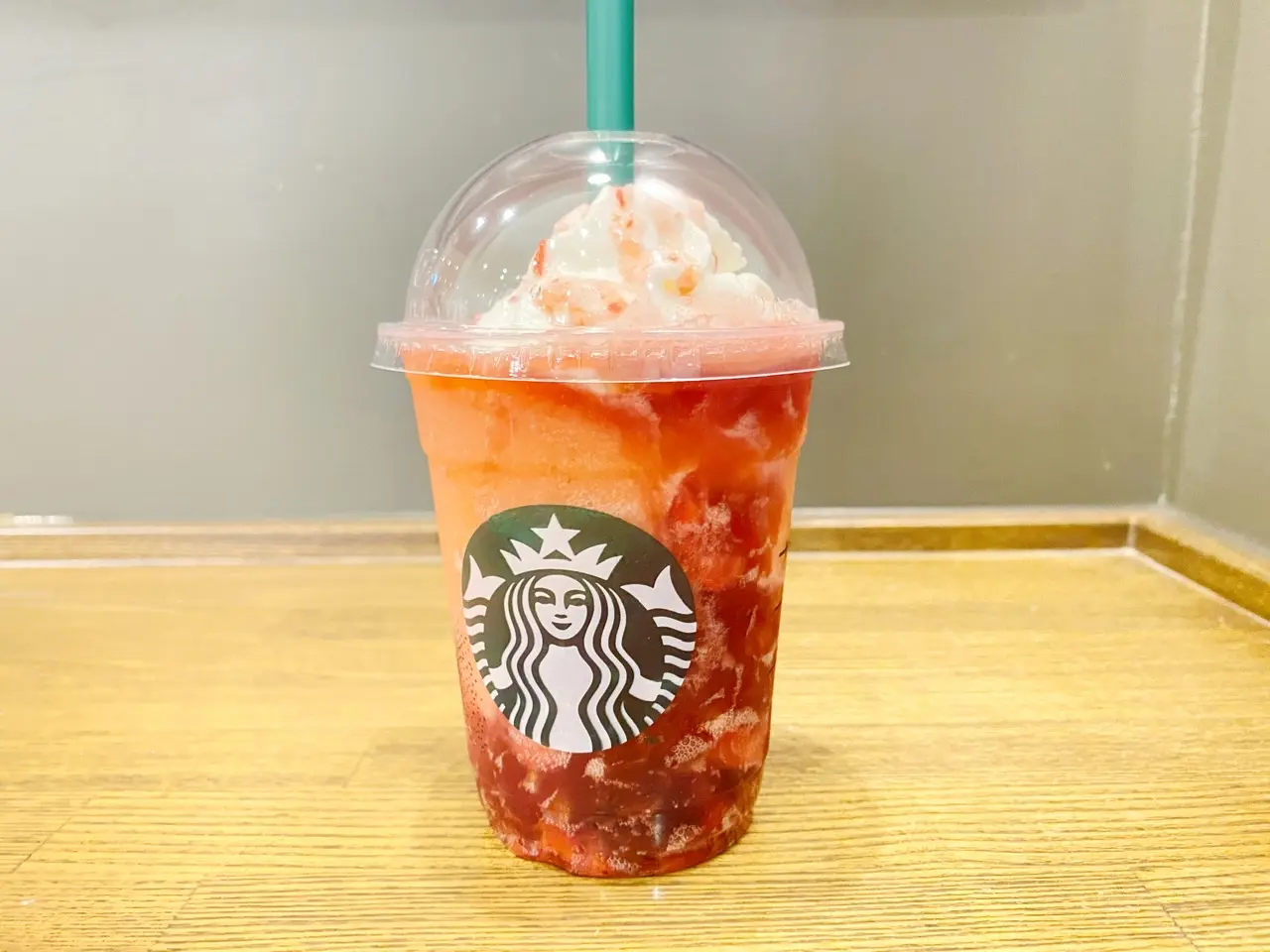 【スタバ新作】“シュワッと”or“ゴロッと”選べる『イチゴ フラペチーノ』が美味しすぎる♡_2