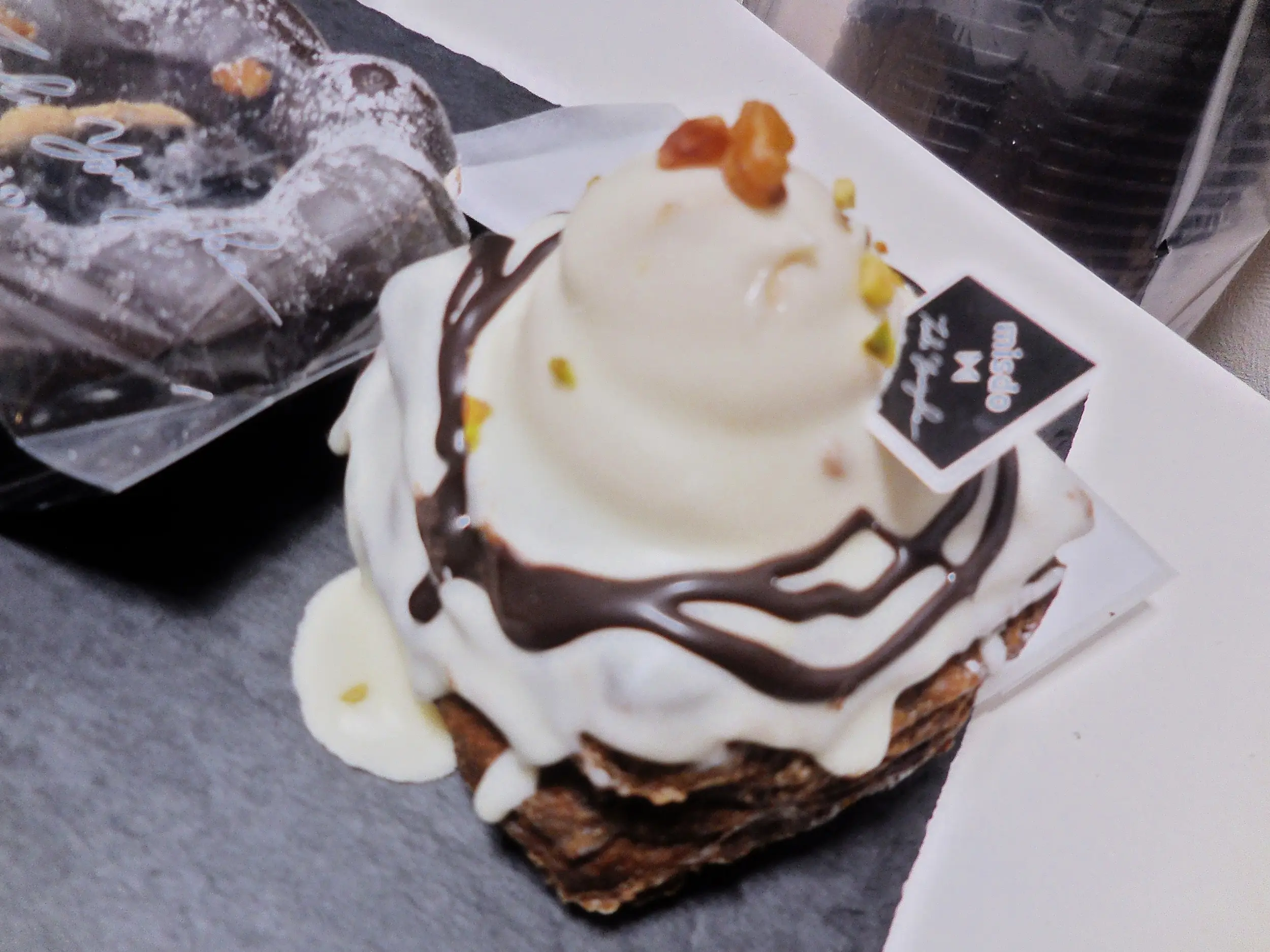 【ミスド】Toshi Yoroizuka♡2月1日から数量限定販売のショコラパイも♡_2