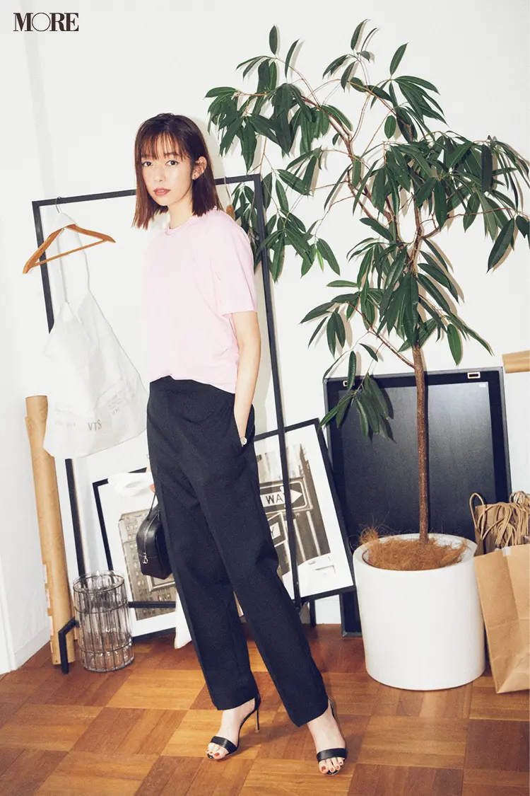 【今日のコーデ】<佐藤栞里>こなれ感も可愛げも絶妙なピンクTシャツでオフィスカジュアルを一新_1