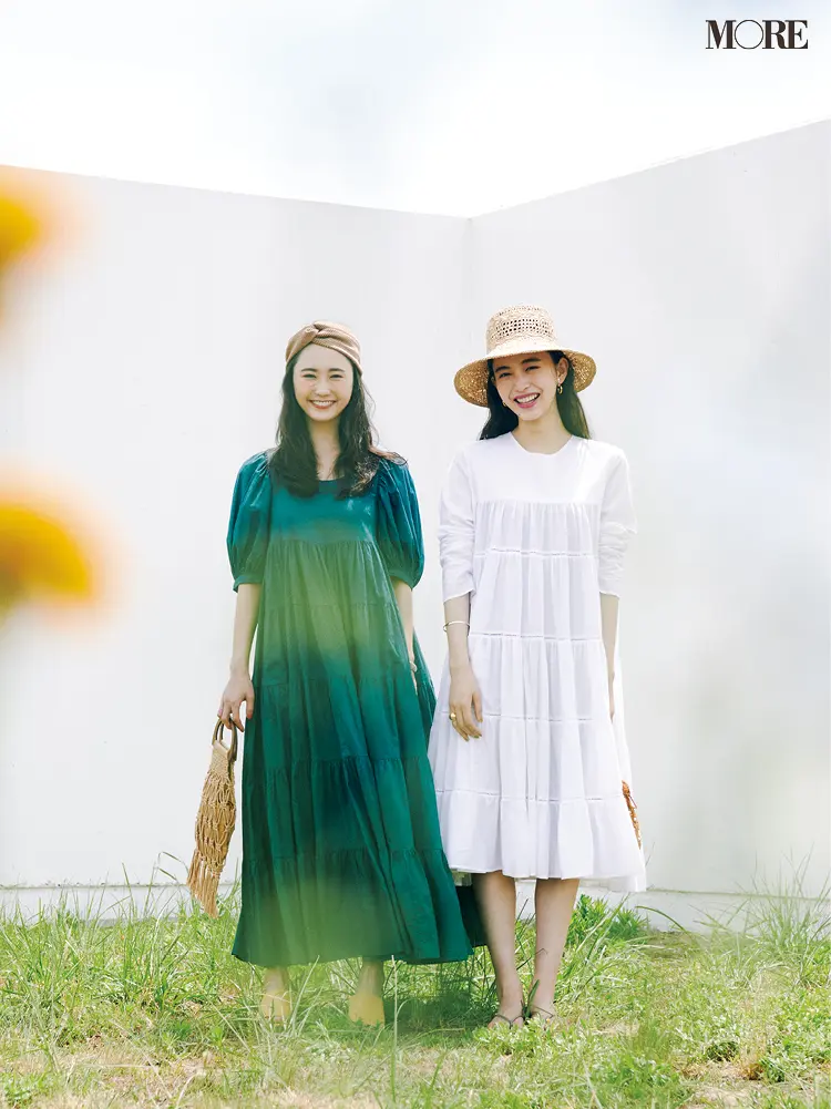 ティアードワンピースを着た鈴木友菜と井桁弘恵