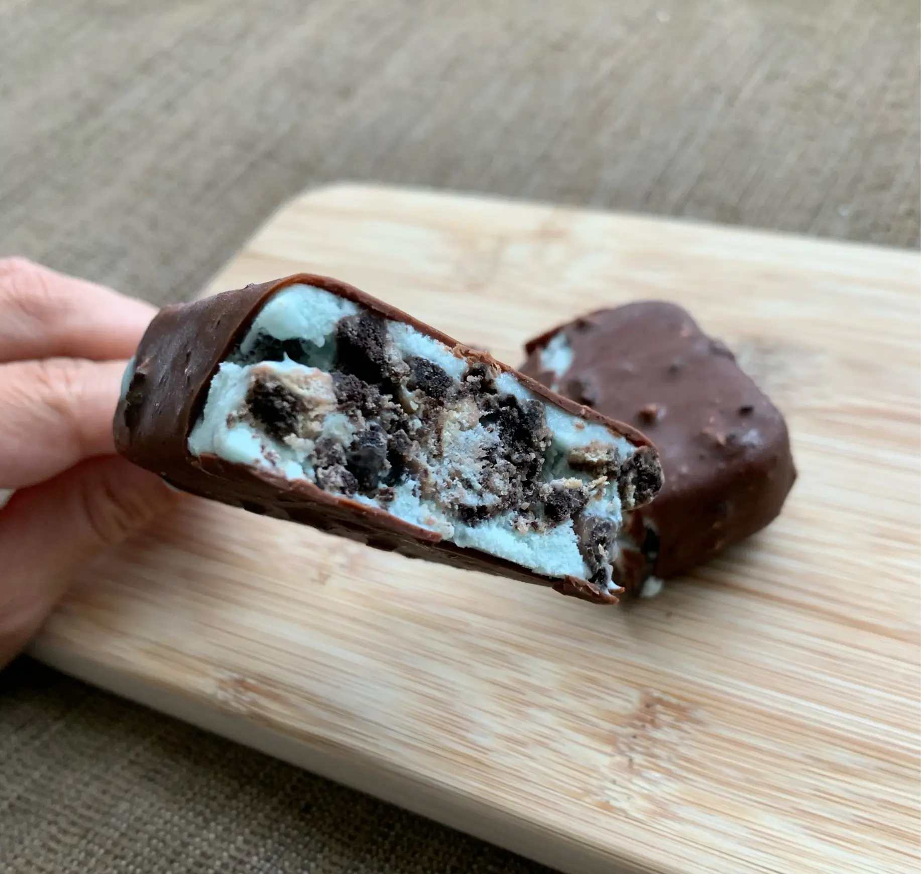 【夏に食べたい】ブラックサンダーのチョコミントverアイス_4