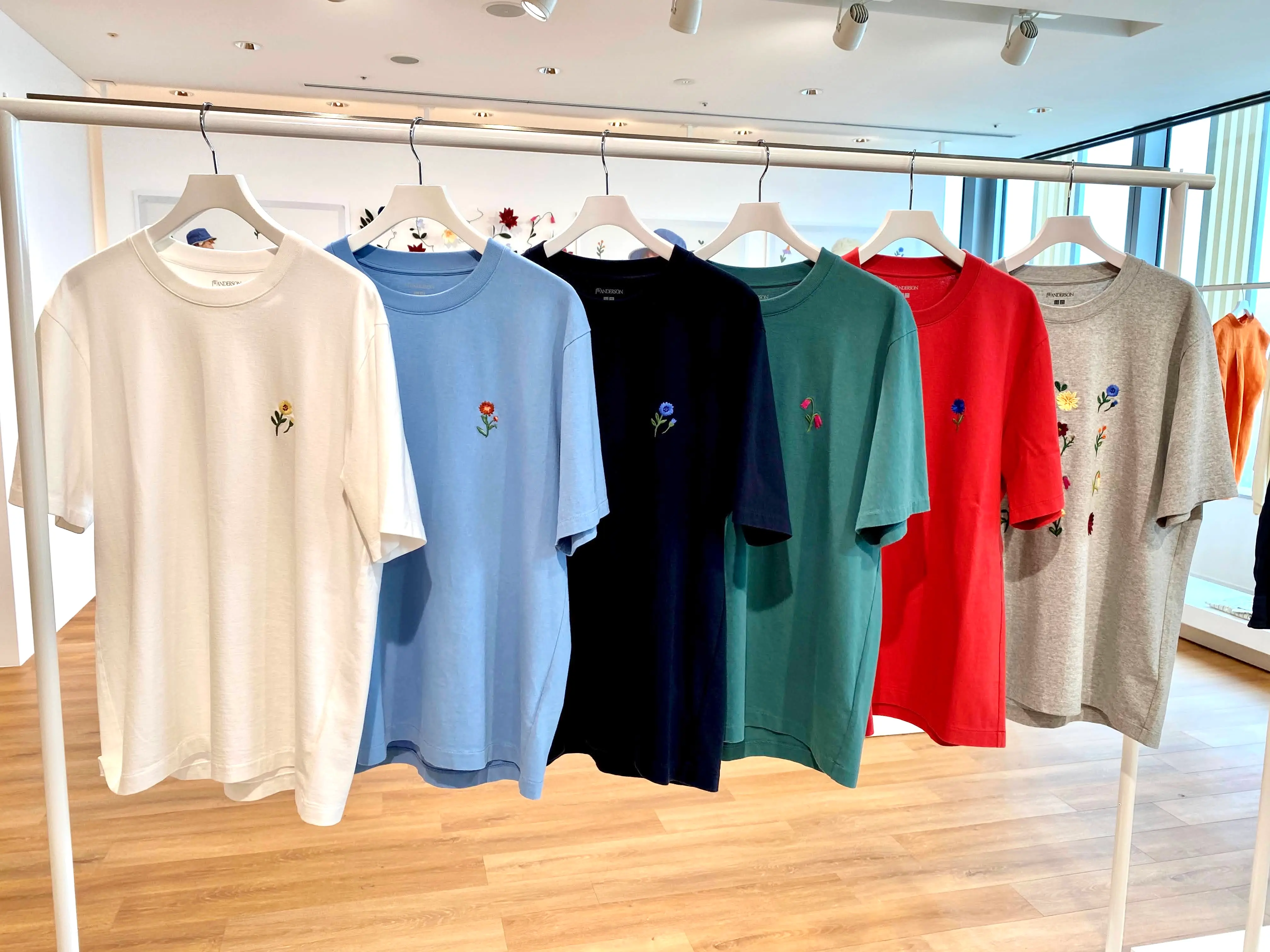 ユニクロ&JWアンダーソンのメンズクルーネックTシャツ