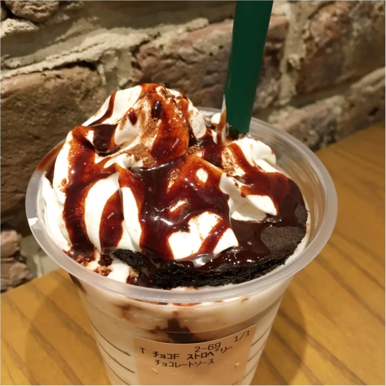 【7月23日まで】スタバに行かなくっちゃ♡ 期間限定のチョコレートケーキトップフラペチーノwithストロベリーショットが登場 ♡♡_3