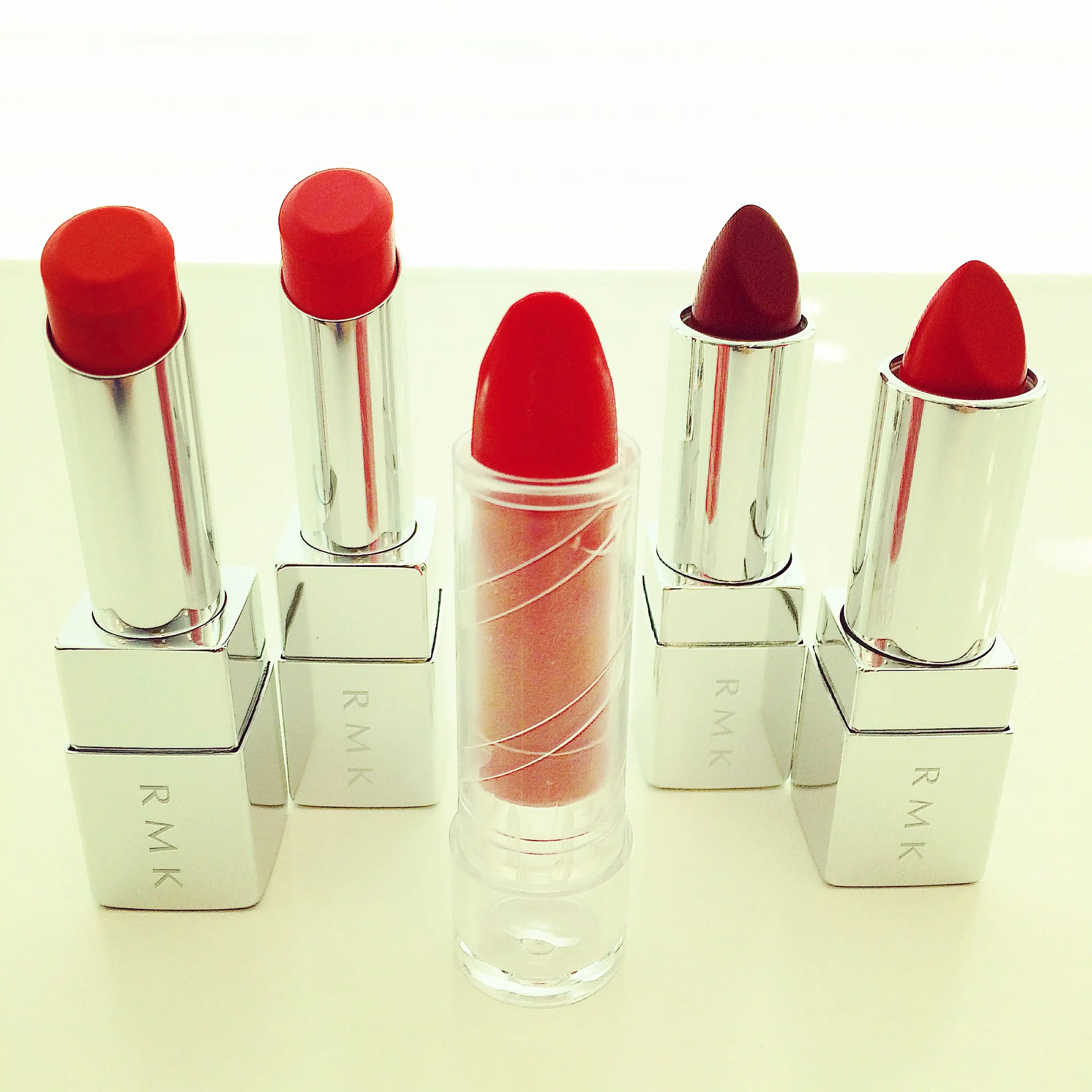 『RMK』の新しいリップスティック。ツヤと発色、どっちを選ぶ?_1