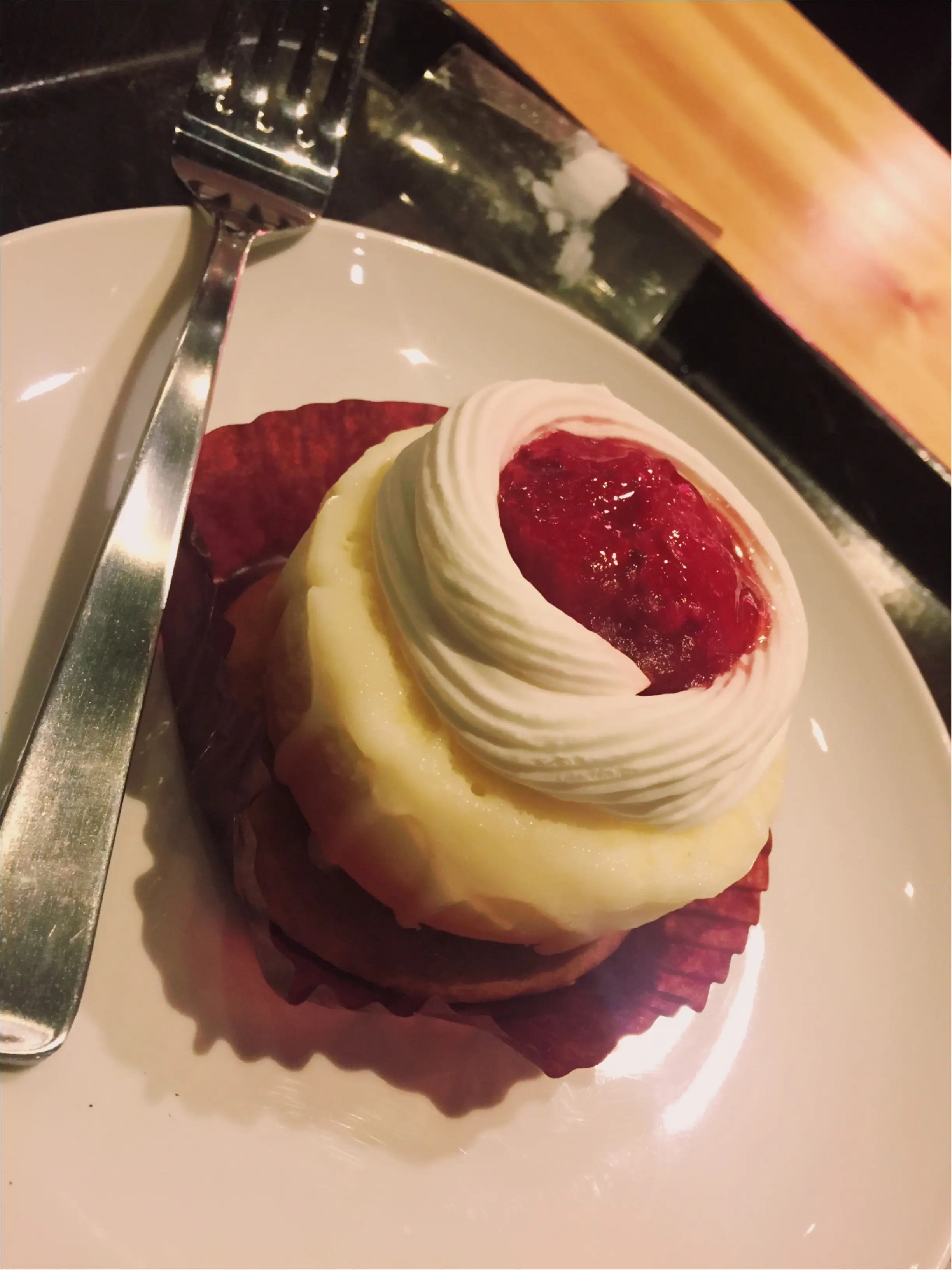 【FOOD】もう食べた?スタバの“ストロベリー&クッキーチーズケーキ”_3