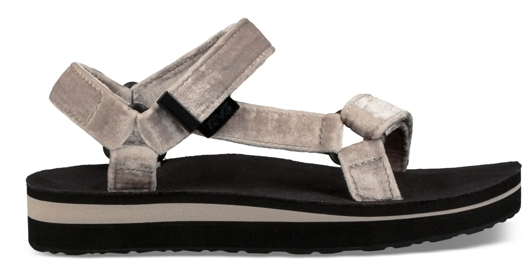今すぐはける『Teva』の秋サンダルをコーデにおひとつ。_3
