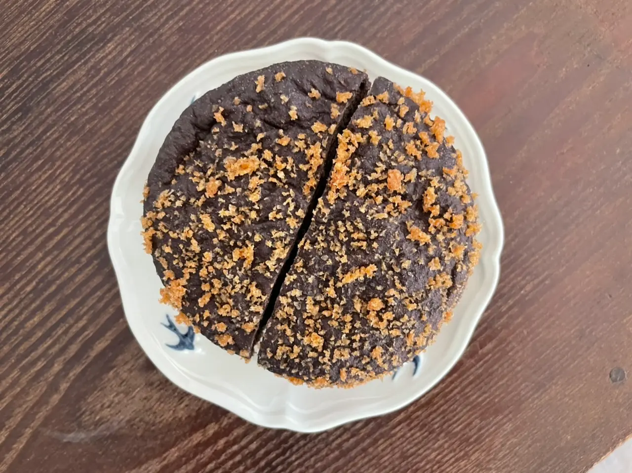 【コンビニ】GODIVA×ローソンが実現した"チョコレート×カレーパン"を実食!_2