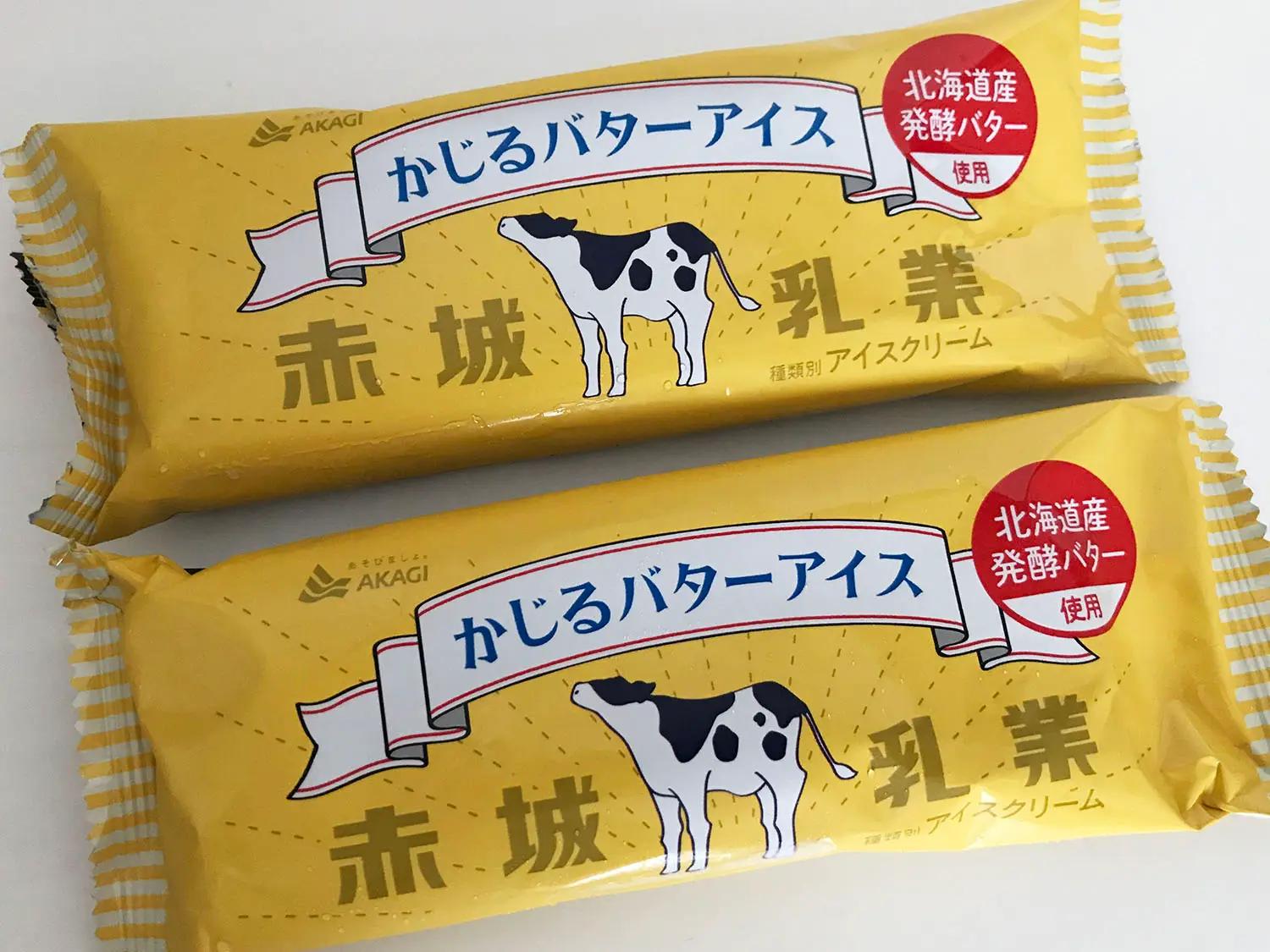 「かじるバターアイス」のパッケージ(2個)