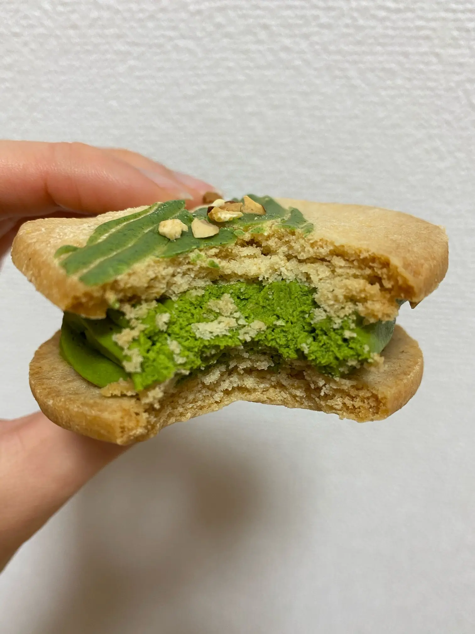 【おすすめ抹茶スイーツ】『セブンイレブン』の宇治抹茶チーズクリームサンドを食べてみた!_4