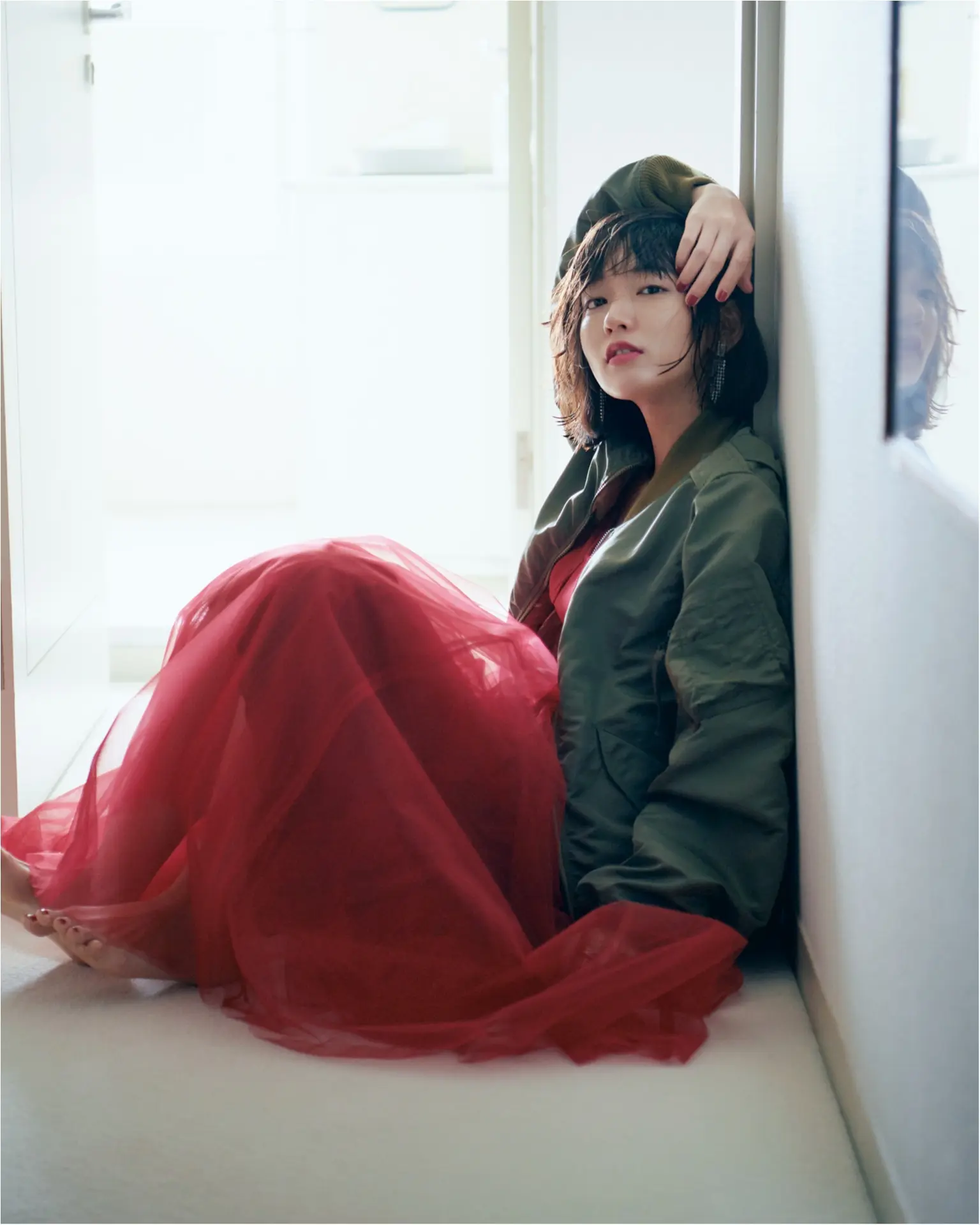 甘くて女っぽい吉岡里帆vs.マニッシュな女っぽさの吉岡里帆。どちらの表紙の里帆ちゃんがお好き?_3