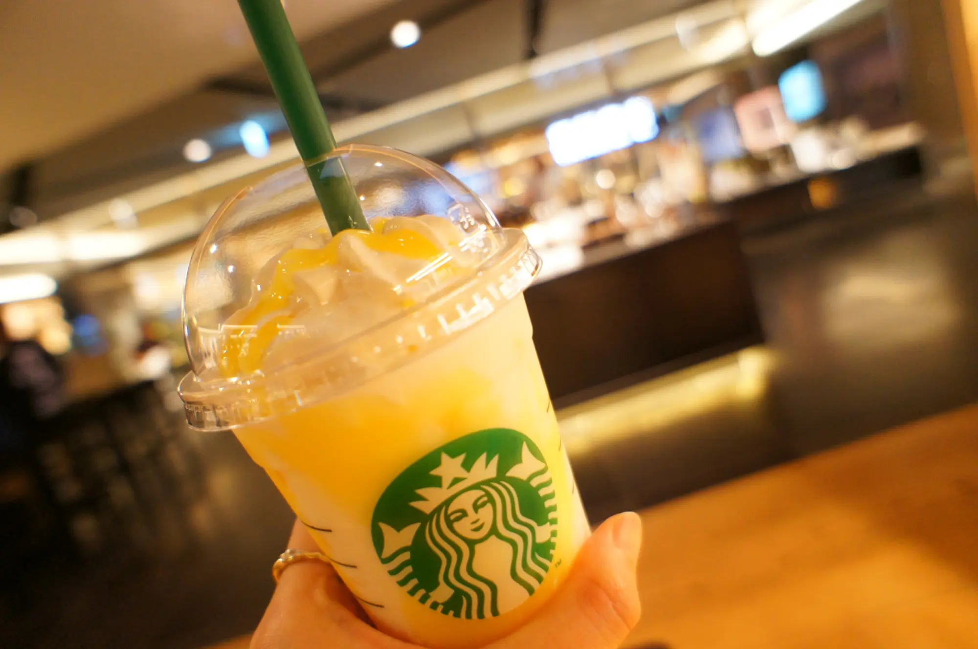 《発売前から話題沸騰❤️》【スタバ】レモンヨーグルト発酵フラペチーノを飲んできました☻_3