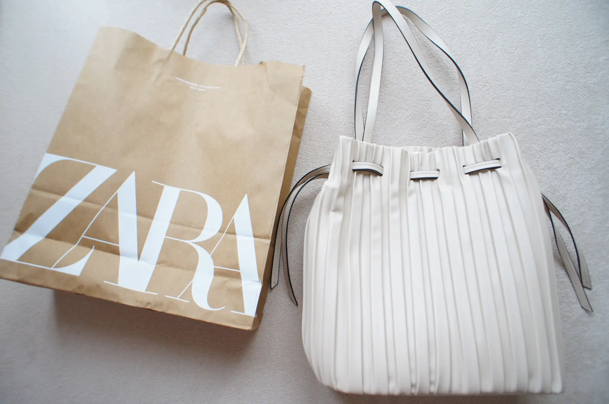 《#ザラジョ 必見❤️》完売前にゲットせよ!【ZARA】プリーツ加工入りミニバケットバッグ☻_1