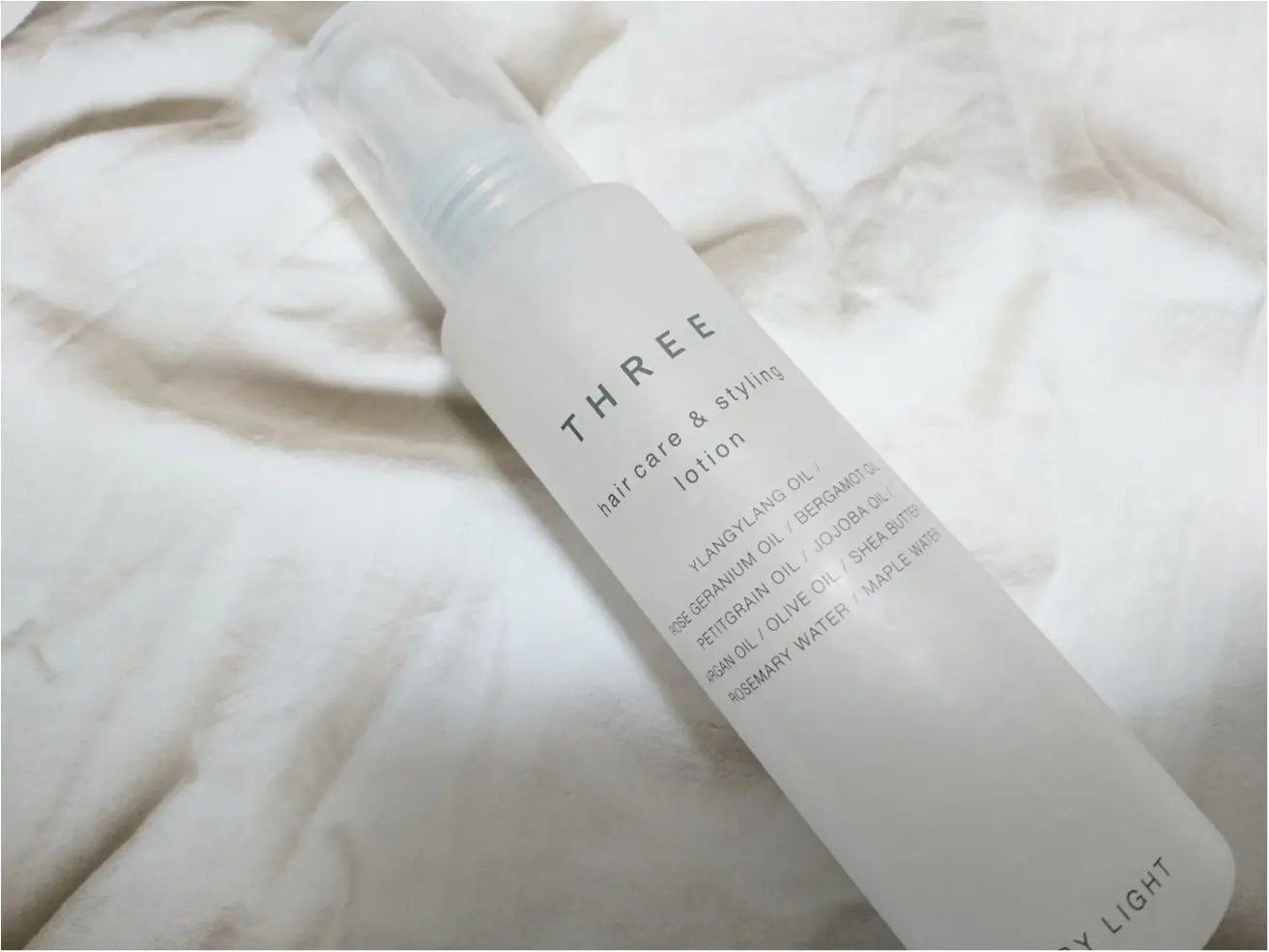 【コスメ】 冬は「髪」も乾燥中!ヘアケアとスタイリングが “1本” で実現『THREE/ヘアケア&スタイリングローション』_2