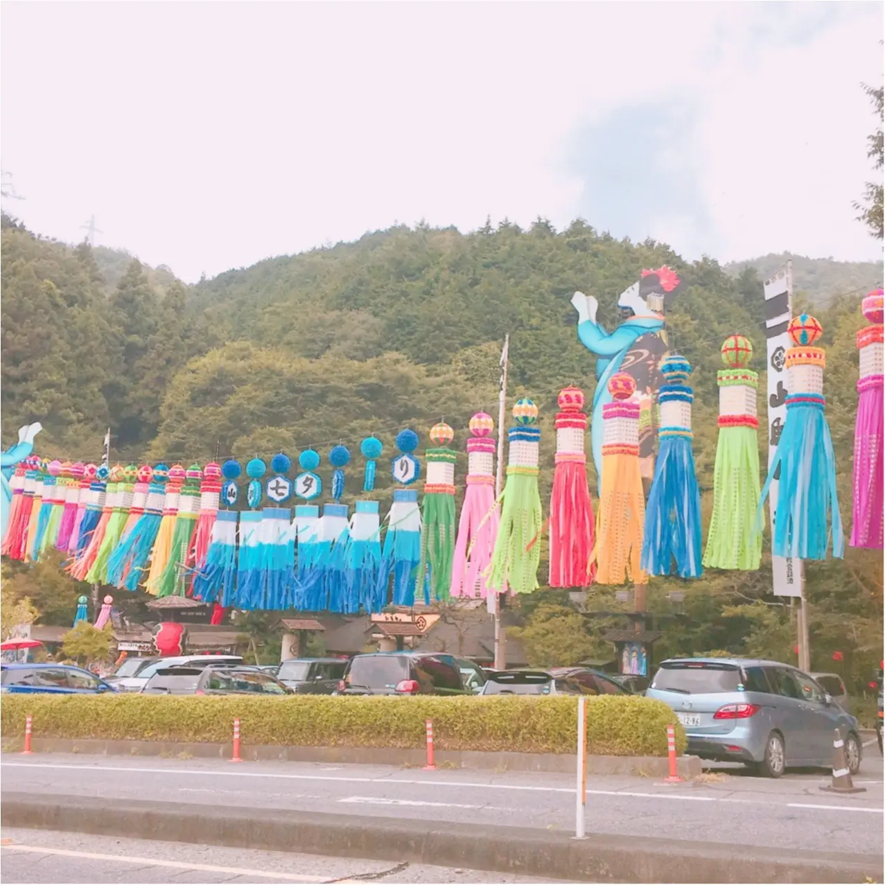 《 山奥にこんなところがあるなんて…!?》毎日がお祭り♡まるでテーマパークのような○○レストランって知ってる? 噂のお店に行ってみました♡_1