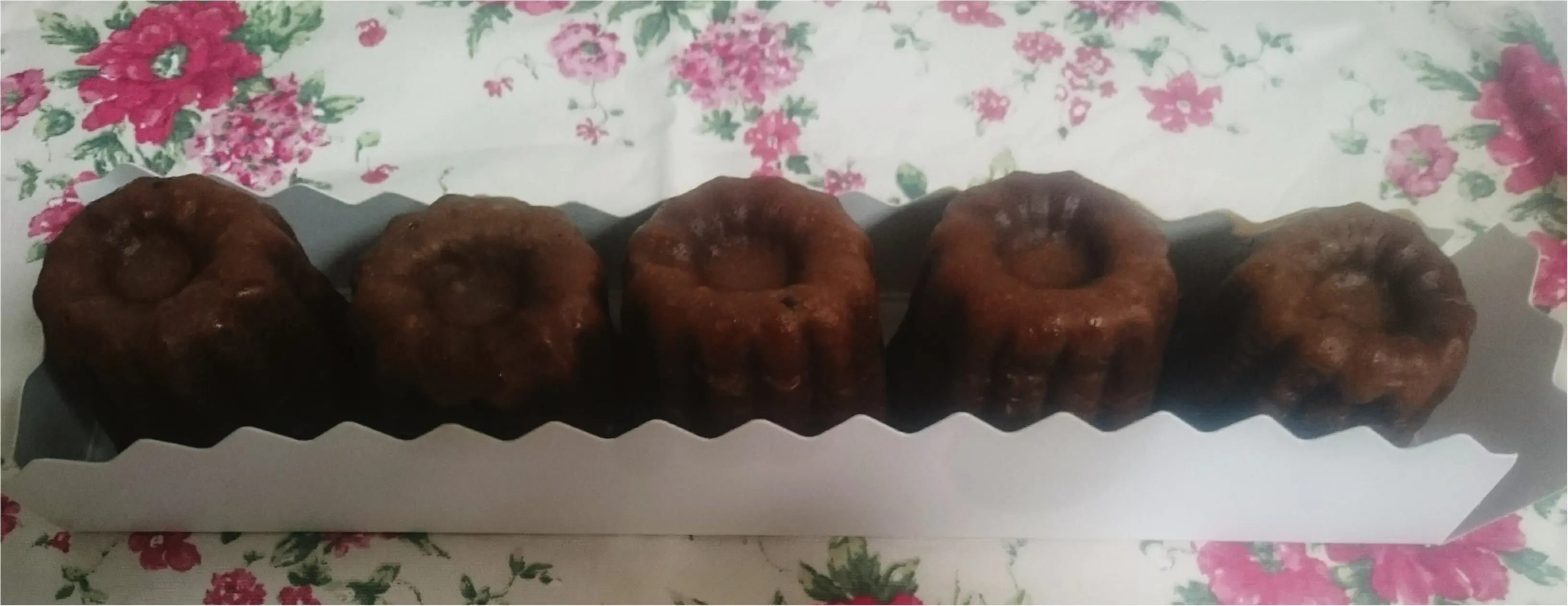 ドミニクドゥーセの生チョコカヌレ_3