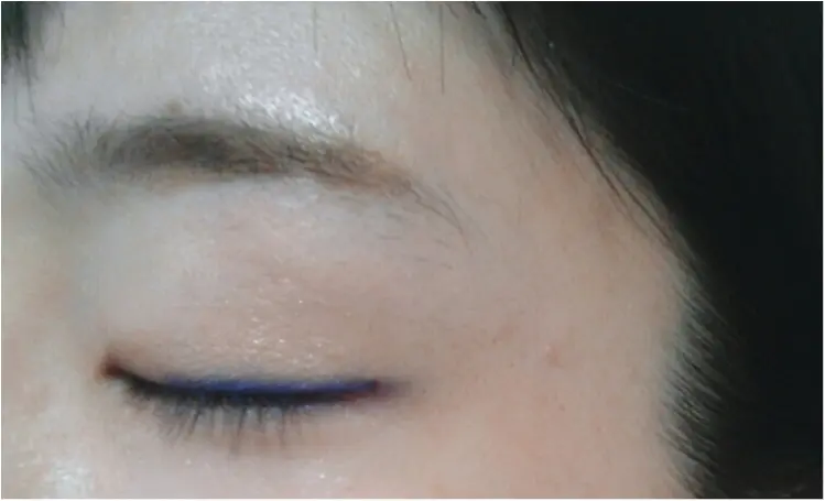 【MORE10月号】のBEAUTYトピックより、「新しいアイライン“ネイビー”という選択」を奥二重の私が挑戦してみました!(443 まゆ_3