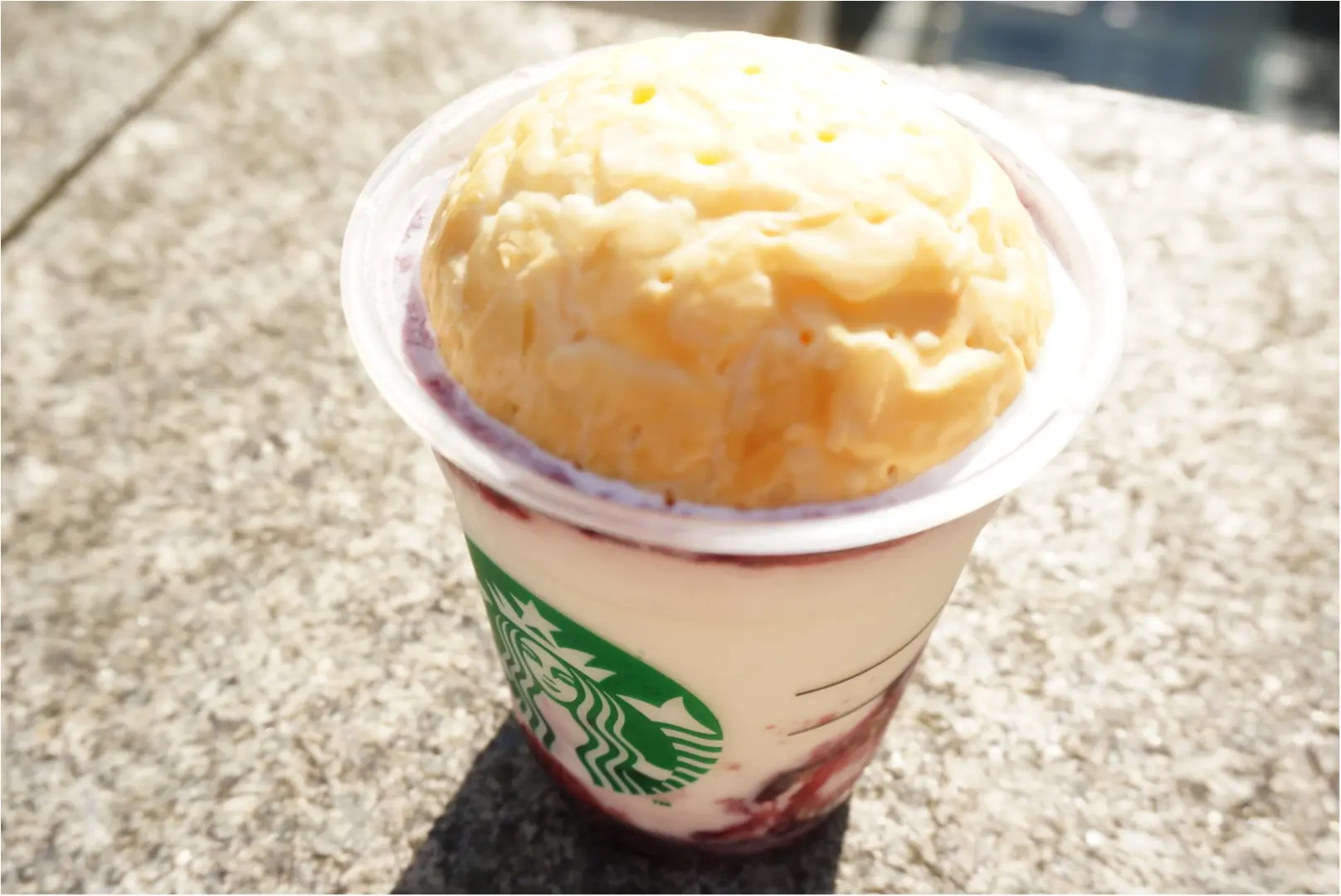 スタバ最新速報‼スタバのサマーシーズンがいよいよスタート♪第一弾は今までに見たことがない驚きに溢れたビジュアル♡_2