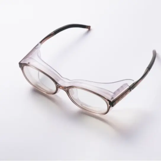 ジンズプロテクトの最上位モデル　花粉をブロックするメガネ