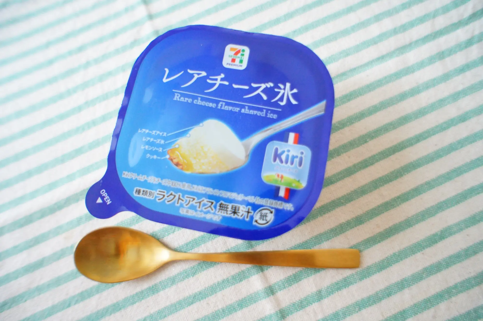 《おいしすぎると話題❤️》【セブン-イレブン】レアチーズ氷を食べてみました☻!_1