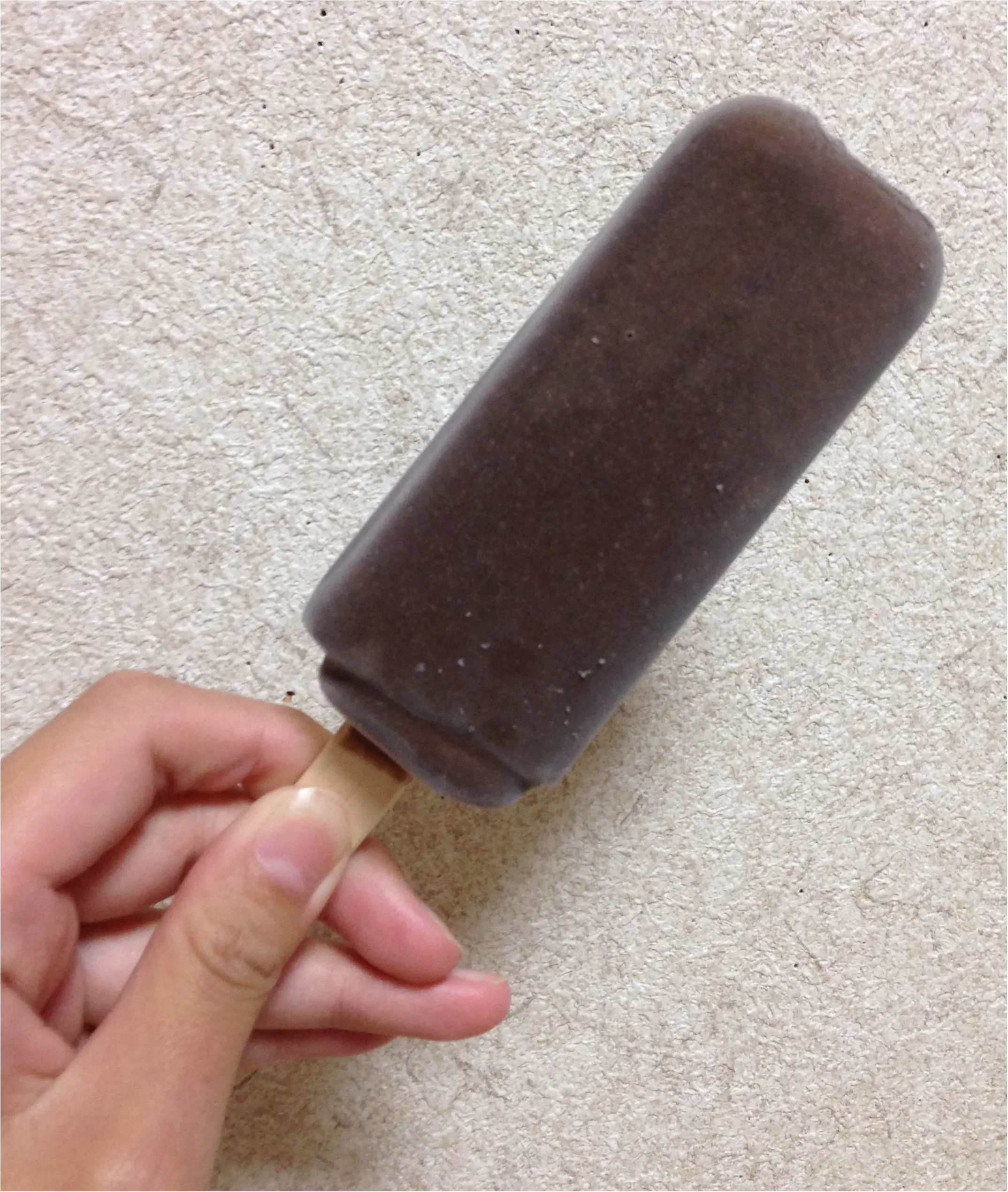 ローソンで買えちゃう‼️今年大注目の"第4のチョコレート"【ブロンドチョコレート】を使った新作アイス♬_2