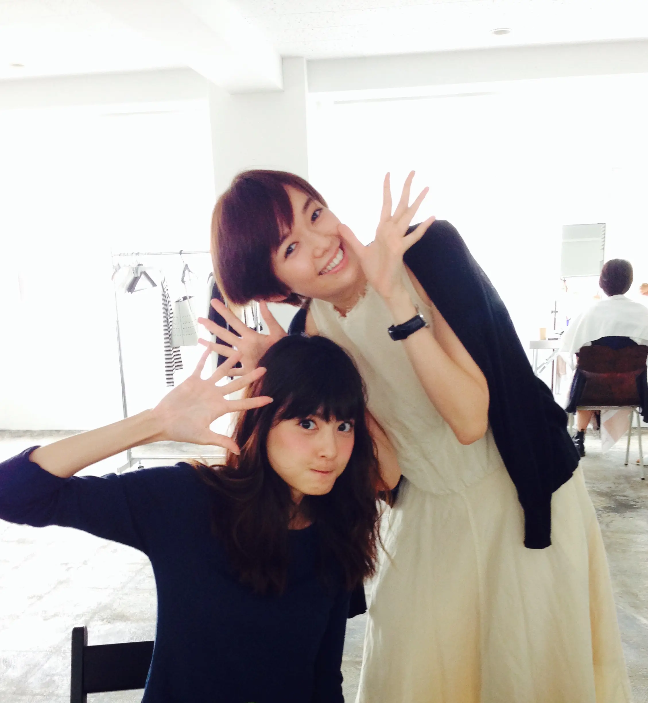 【オフショット】セシル&ありさ、体張ってます!_2