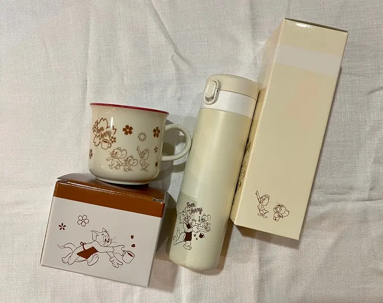 タリーズ新作、トムジェリコラボグッズ「トムとジェリー サクラマグ」、「トムとジェリー ワンプッシュボトル」