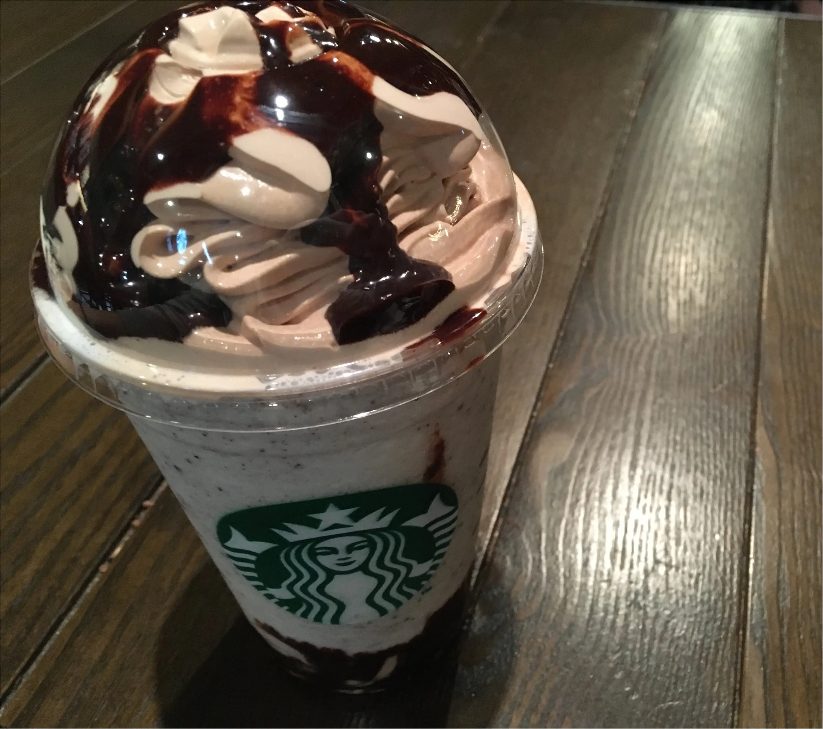 もう飲んだ?チョコ好きさん必見!店舗限定の美味しすぎる〇〇フラペチーノ_2