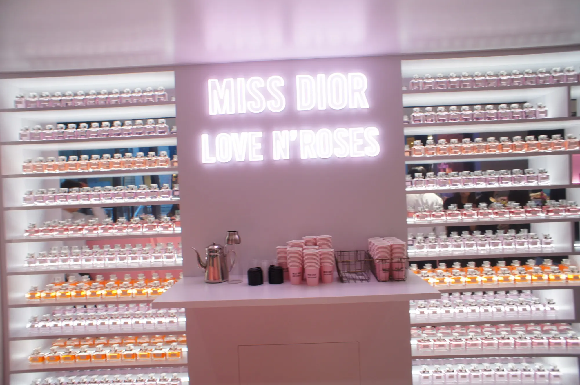 《大盛況❤️》【表参道】MISS DIOR LOVE N’ROSES 展覧会に行ってきました☻!_6