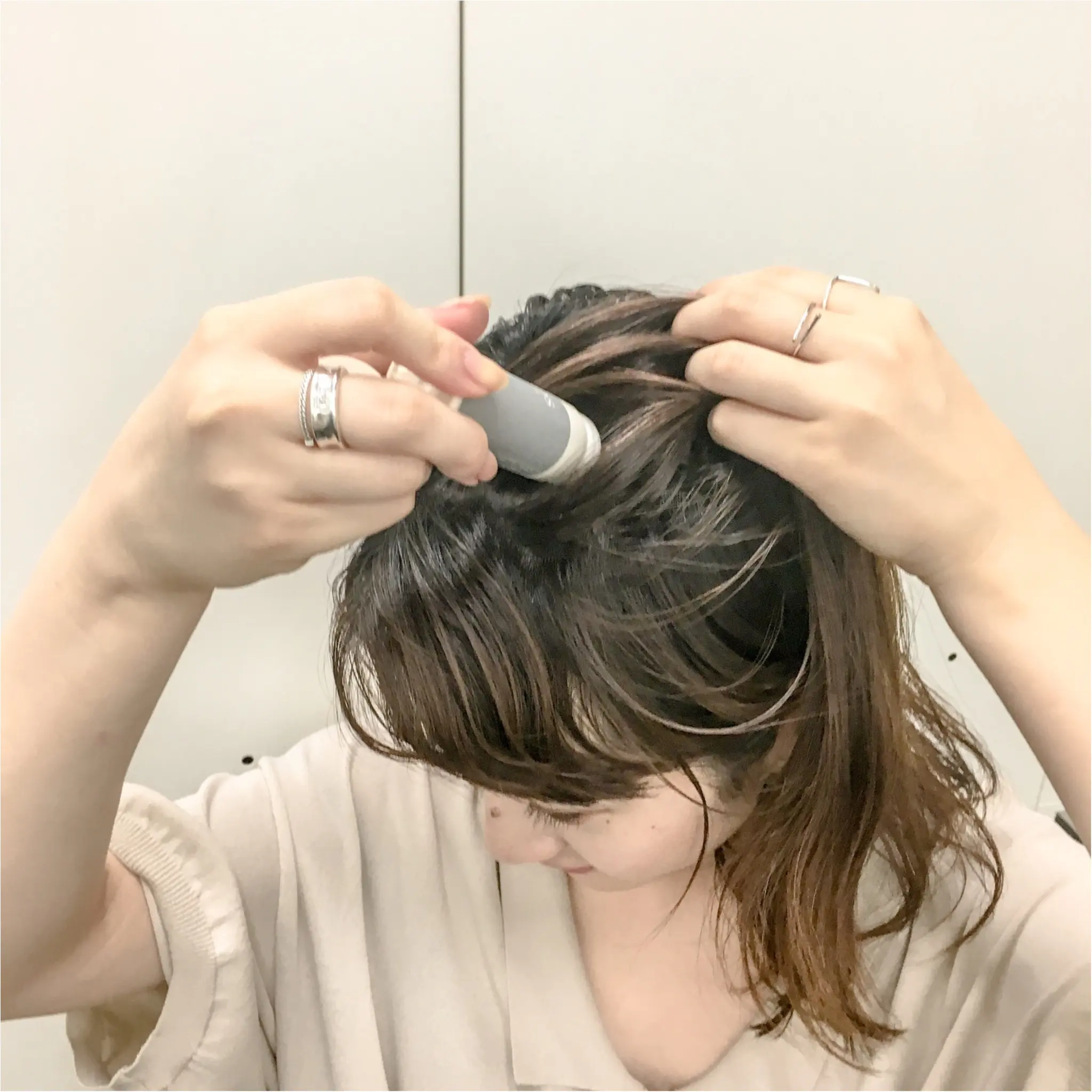 湿気がすごい日のペタンコ髪が あっという間におしゃフワ仕上げによみがえる 涙 エトヴォス から出た 奇跡のパウダー にハマる人 続出中 ビューティ コスメ メイク ヘア ダイエット Daily More