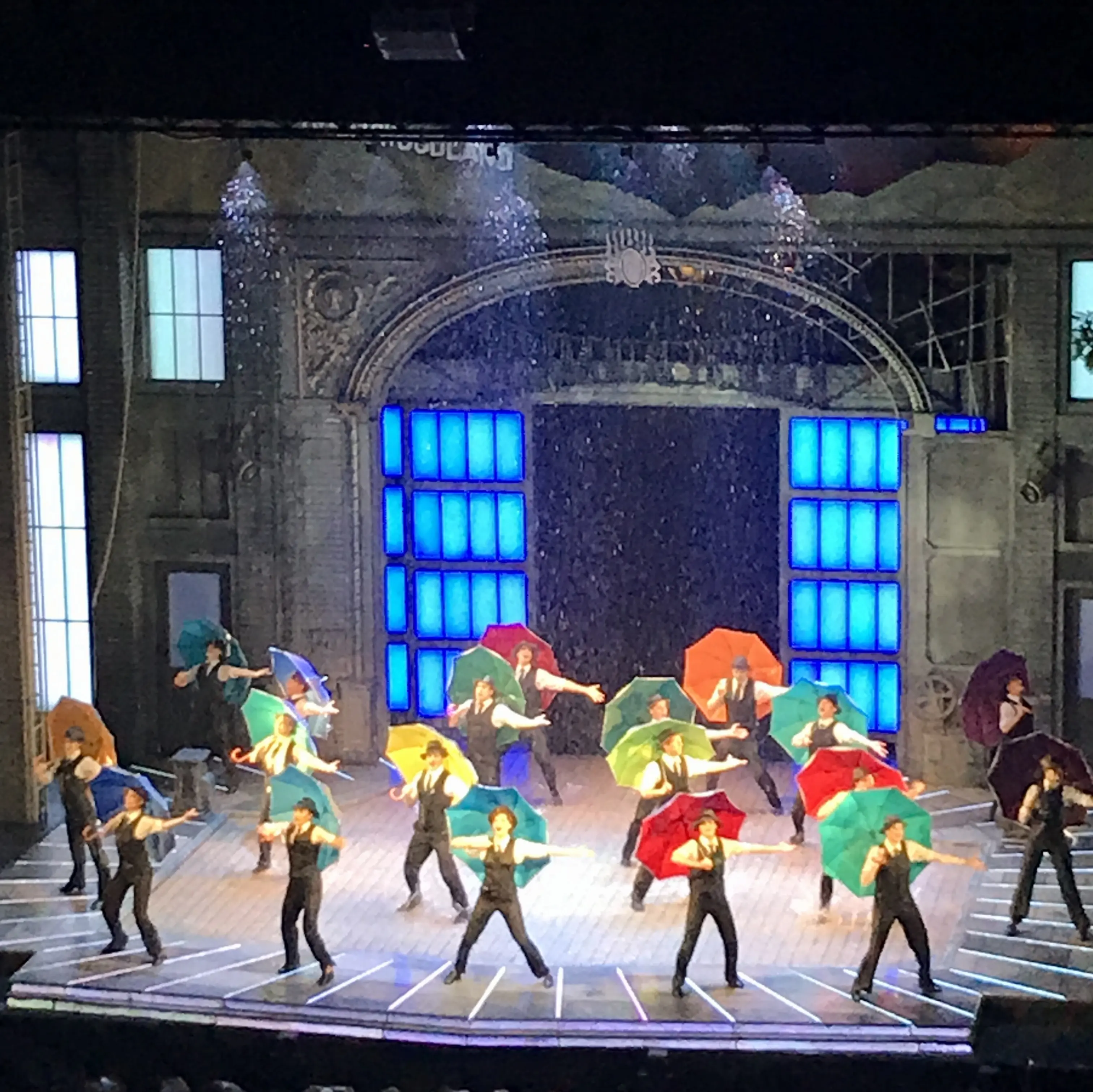 ステージに降る12トンの雨!ミュージカル【SINGIN' IN THE RAIN(雨に唄えば)】を観てきました♡_4