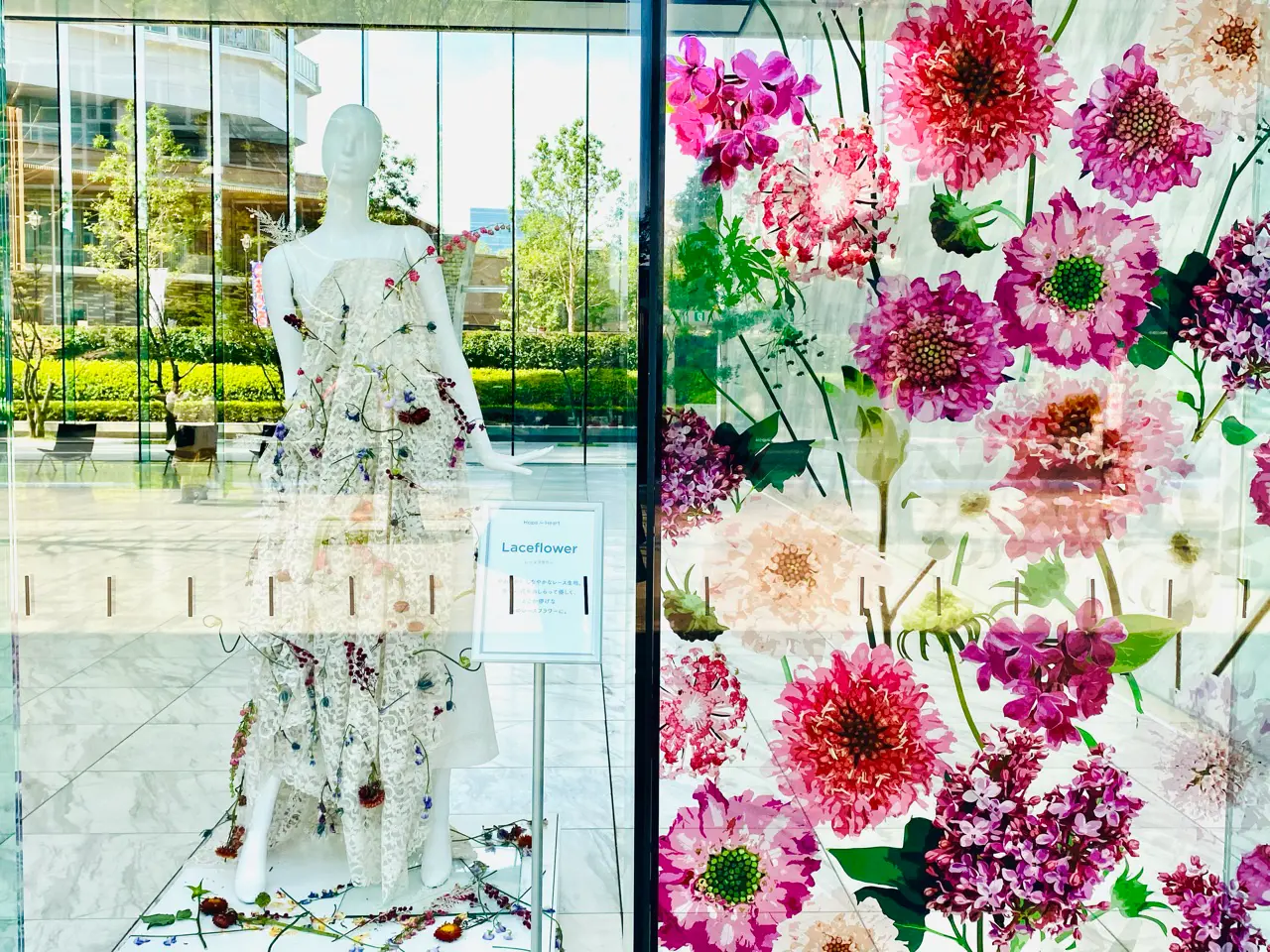 ロスフラワーアート展 花のドレスが圧巻 春の花束フラワーショップもopen Moreインフルエンサーズブログ Daily More