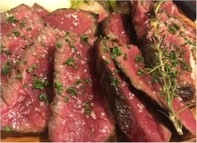 ここでしか食べられない!?生ベーコン。熟成肉。肉屋直営だからできる味がギュギュッと♡_9