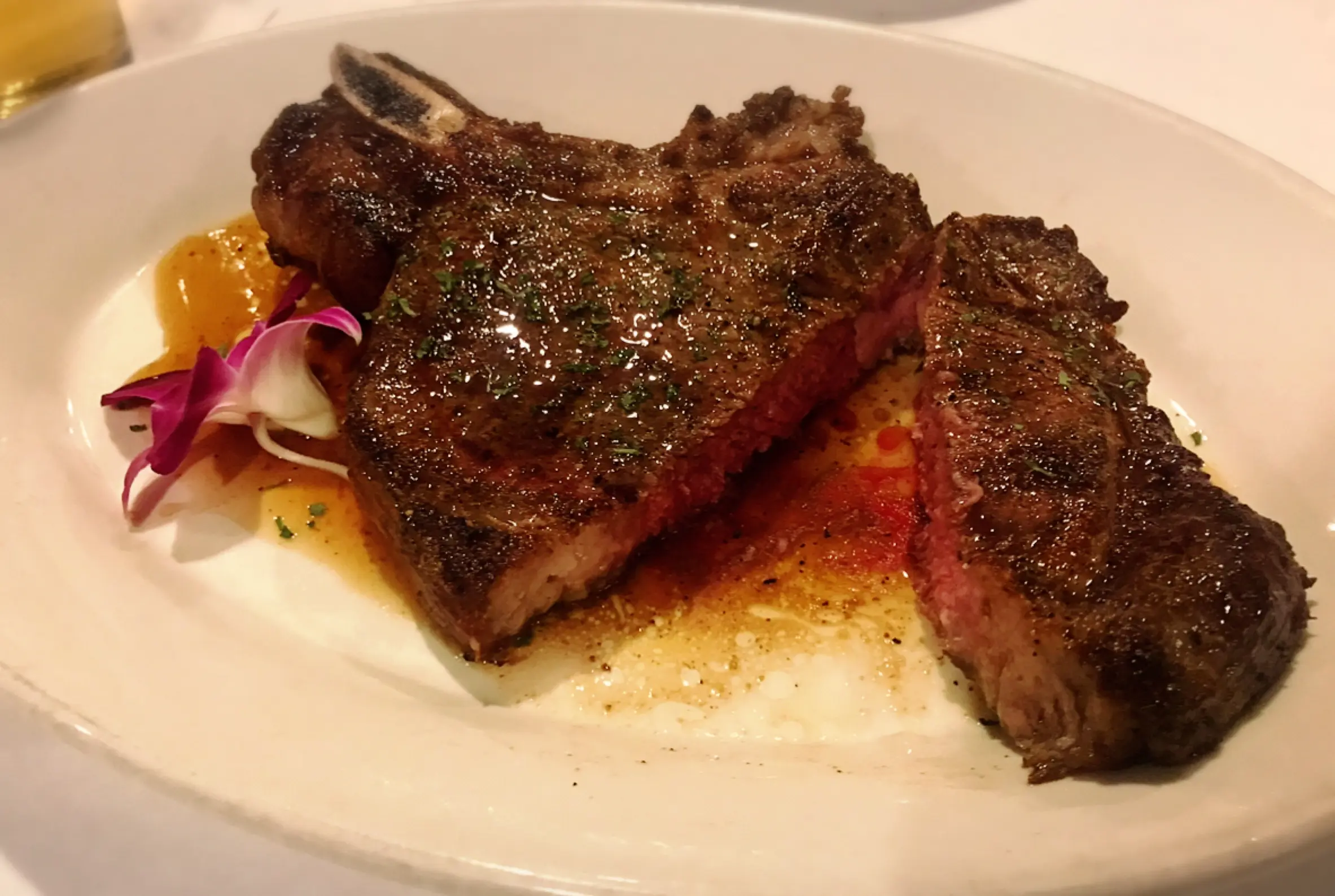【ハワイグルメ5】肉好き女子必見*オシャレな空間で熟成肉を堪能! ハッピーアワー情報も♩_6