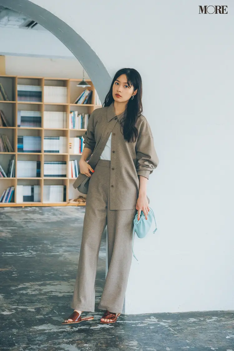 ユニクロのセットアップを着た松本愛