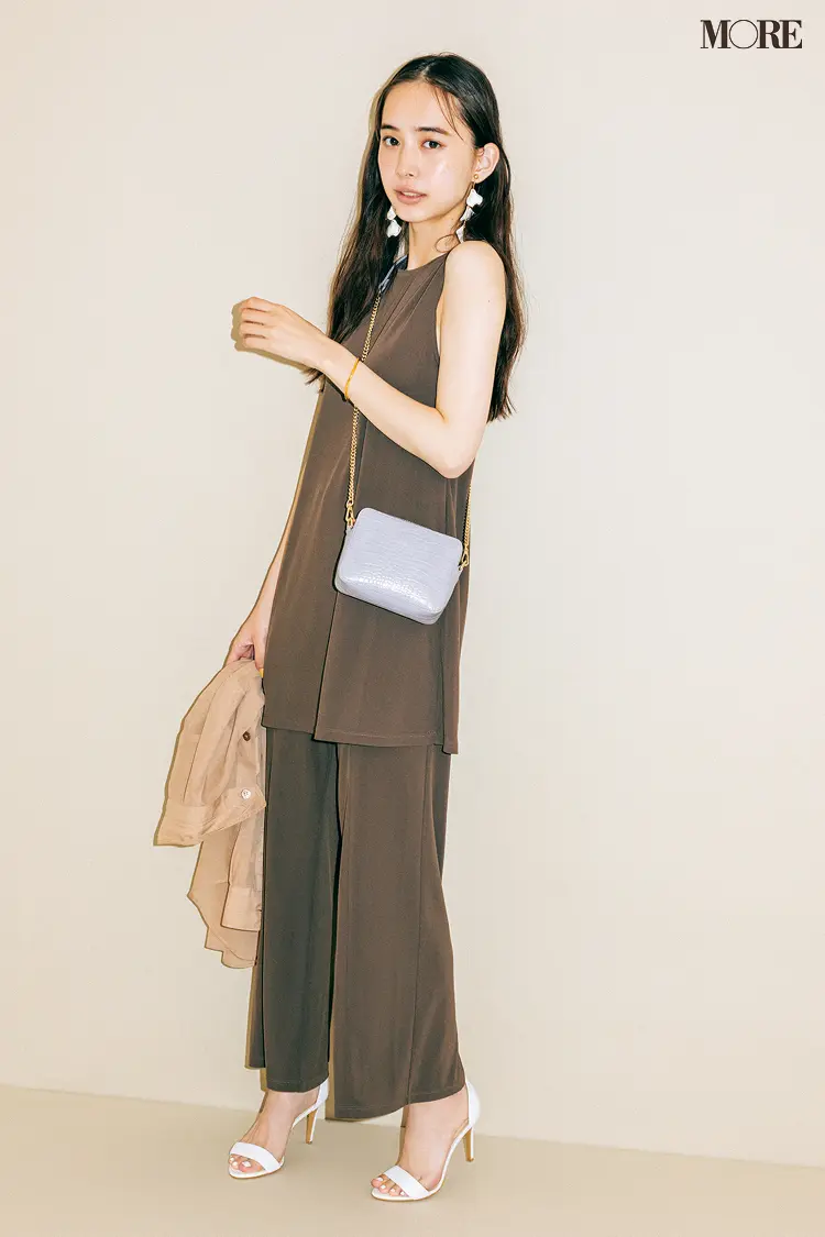 【今日のコーデ】<井桁弘恵>大人顔のオールインワンを白っぽ小物で華やがせて脱・コンサバな休日♡_1