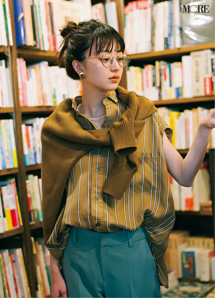 「甘いシャツ」の上にはおるもの、野暮ったくならない4つの正解トレンド!_4
