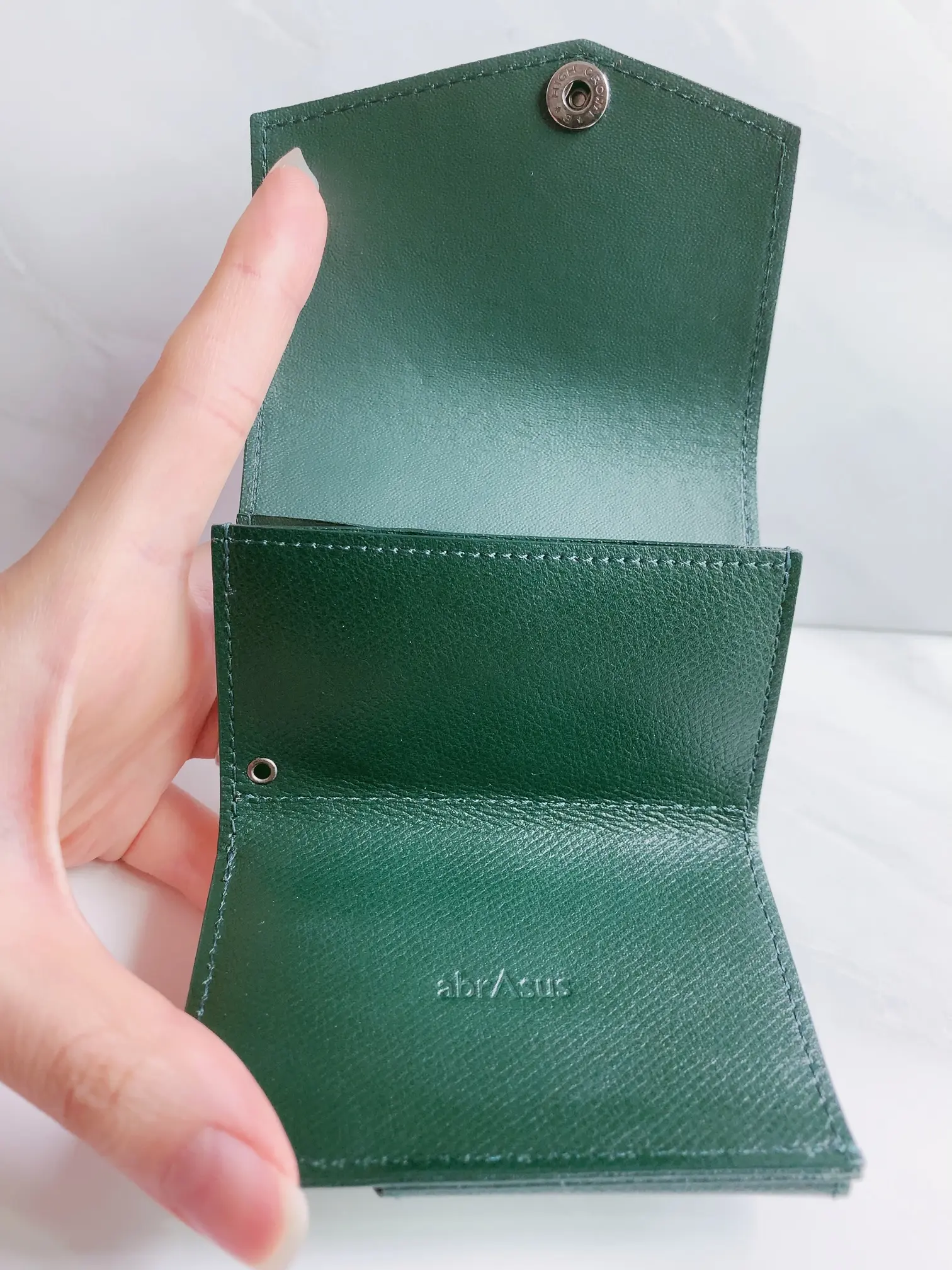【20代女子の愛用財布】カードサイズ!?めちゃくちゃコンパクトなお財布_4
