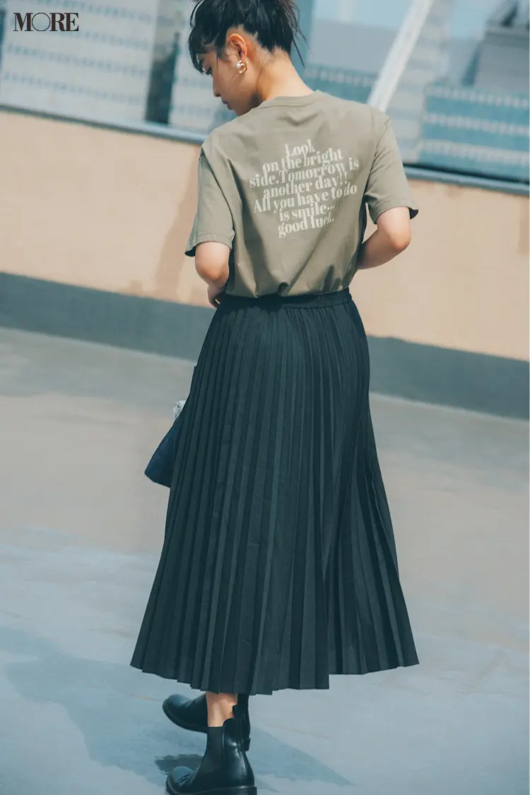 【今日のコーデ】ユニクロのプリーツスカートにTシャツを合わせた松本愛