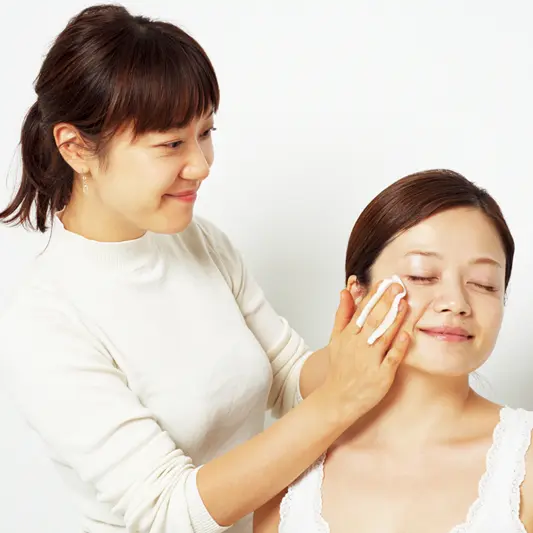 たった5分で美顔が復活! 人気ヘア&メイクがナイショで教える「二日酔い一発逆転テク」_2
