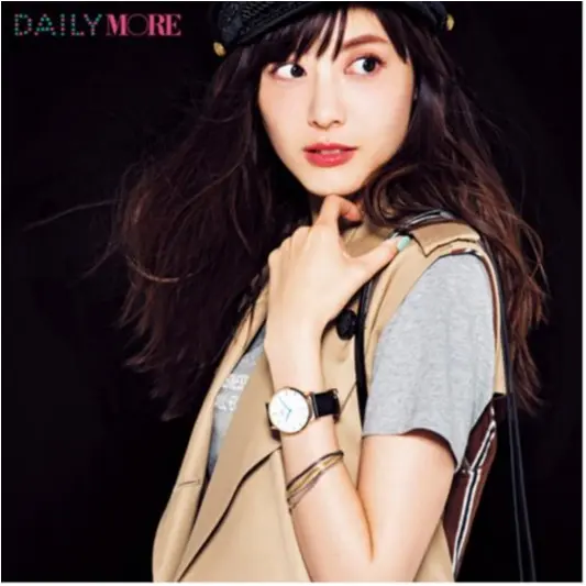 『ユニクロ』も時計もおじ靴も、佐藤ありさがお手本♡ 今週のランキング トップ3!_2