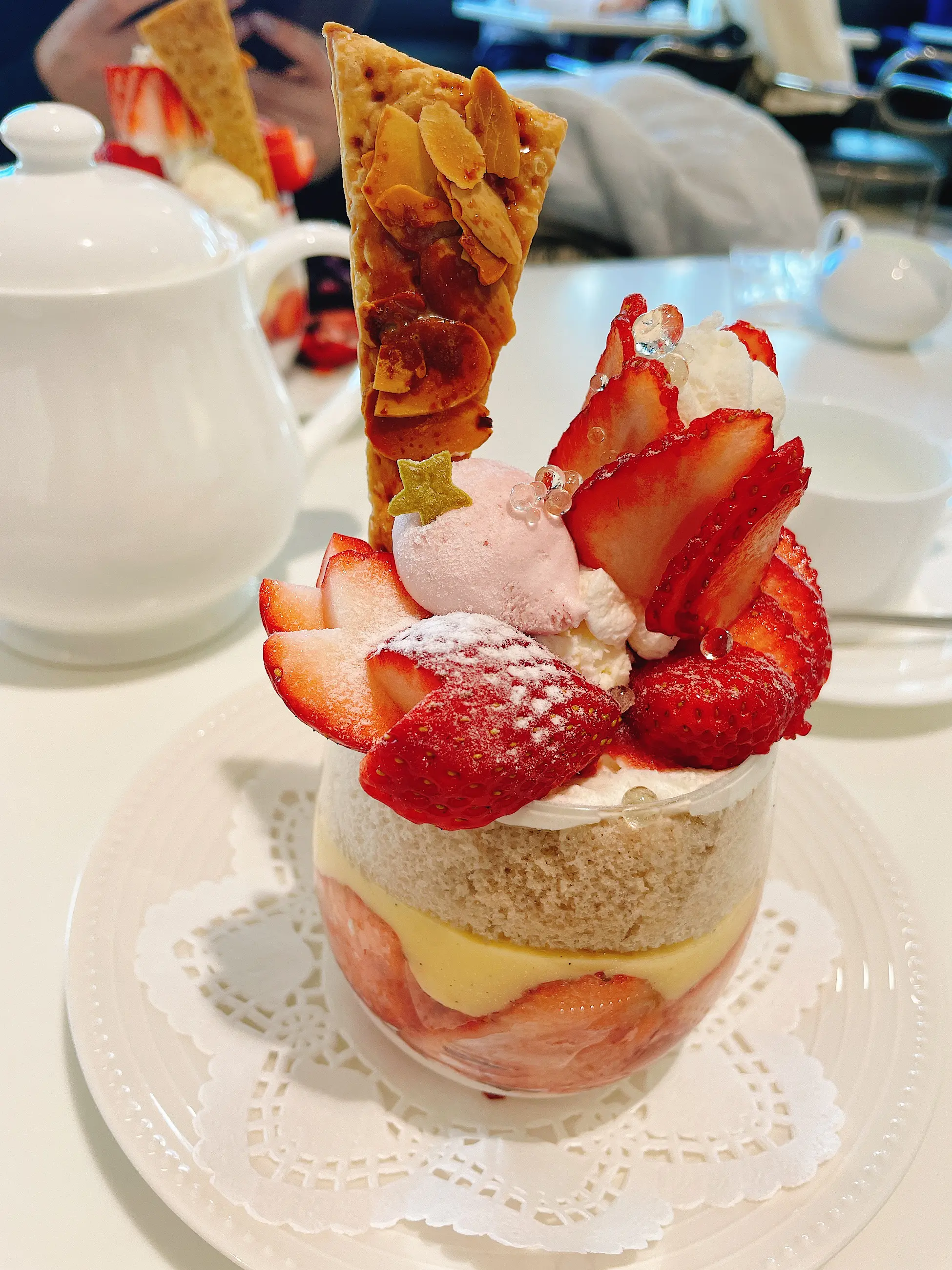 【おすすめいちごスイーツ】《いちごとロイヤルティー》が香る期間限定の可愛らしいトライフル♡_3