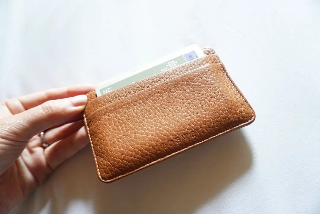 【20代女子の愛用財布】CELINEの三つ折り財布_3